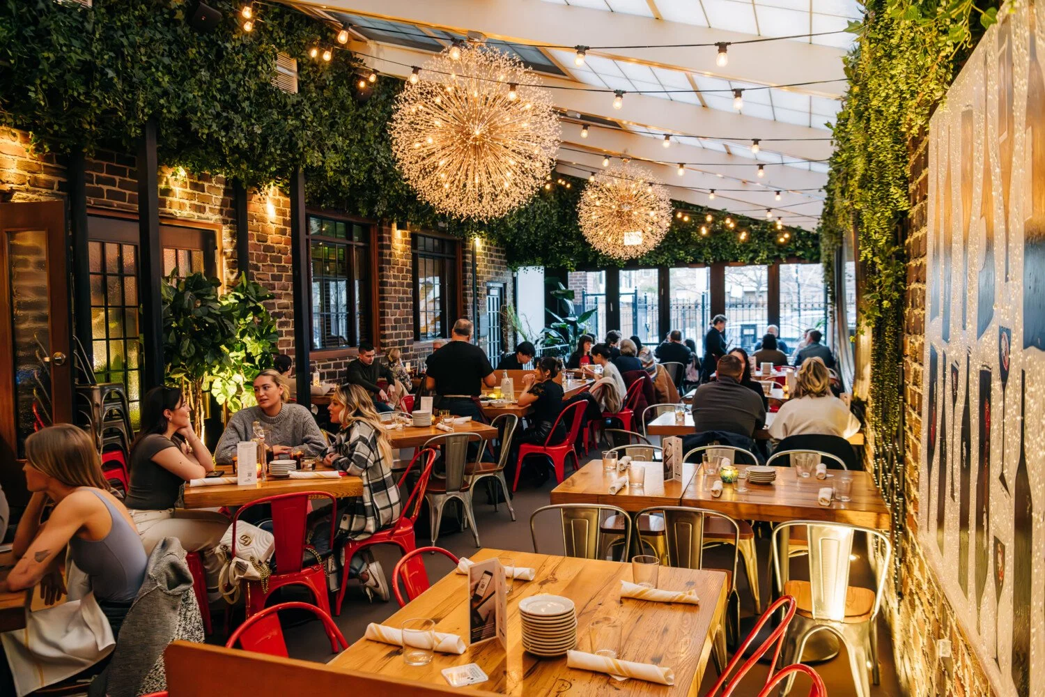 How to Make Your Restaurant’s Outdoor Dining Space Competitive
