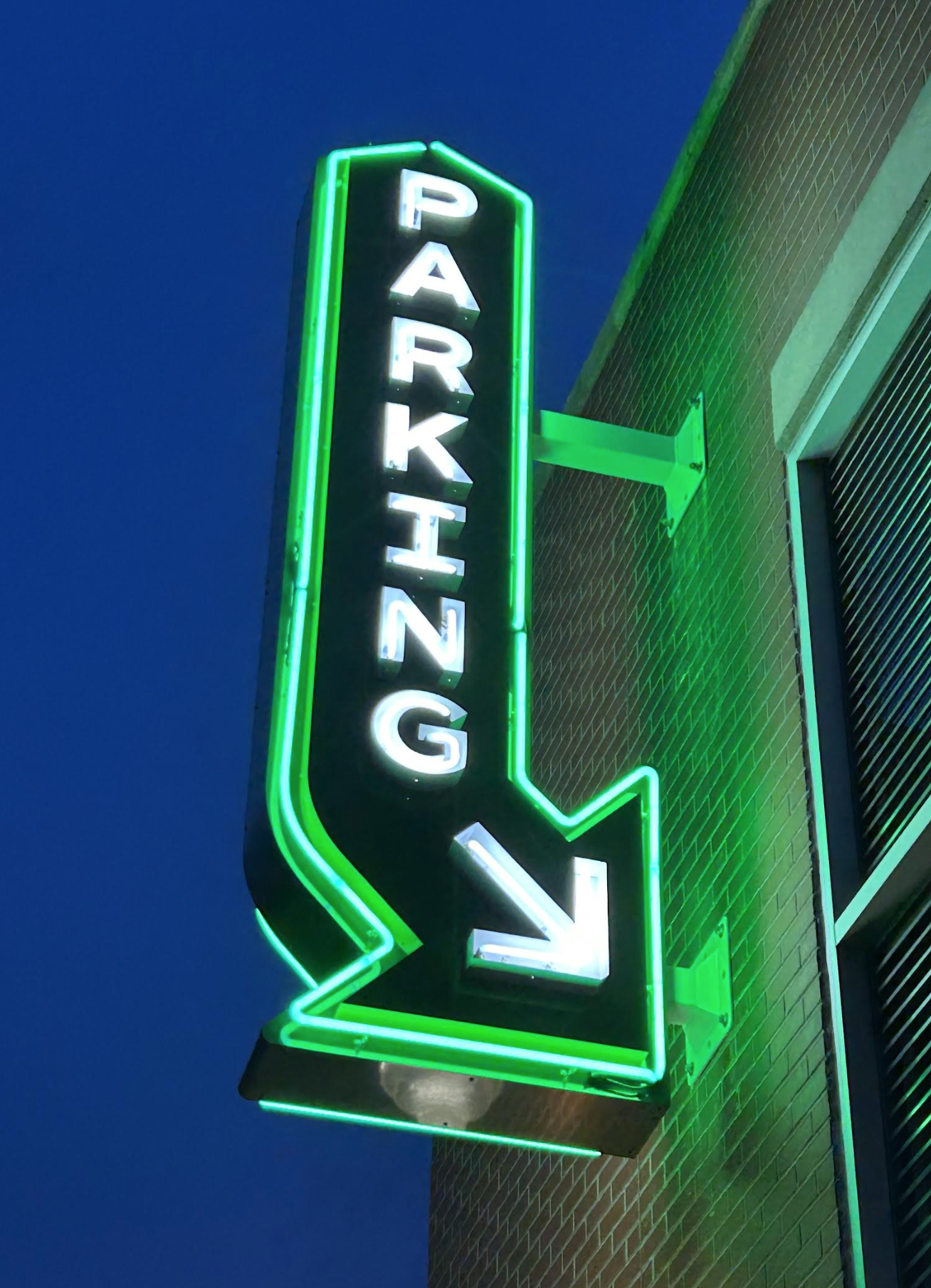 ParkingSignBigNeon.png