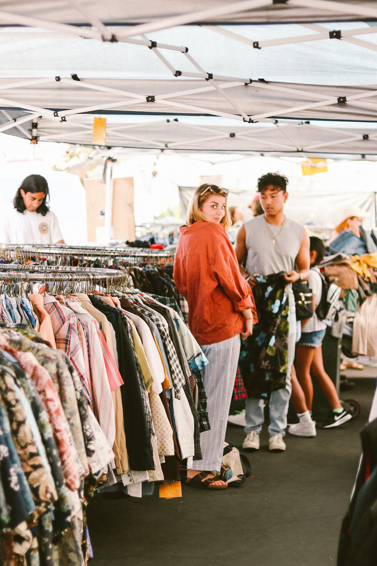 ROSE BOWL FLEA MARKET FIVE PRO THRIFTING TIPS — THIS + THAT