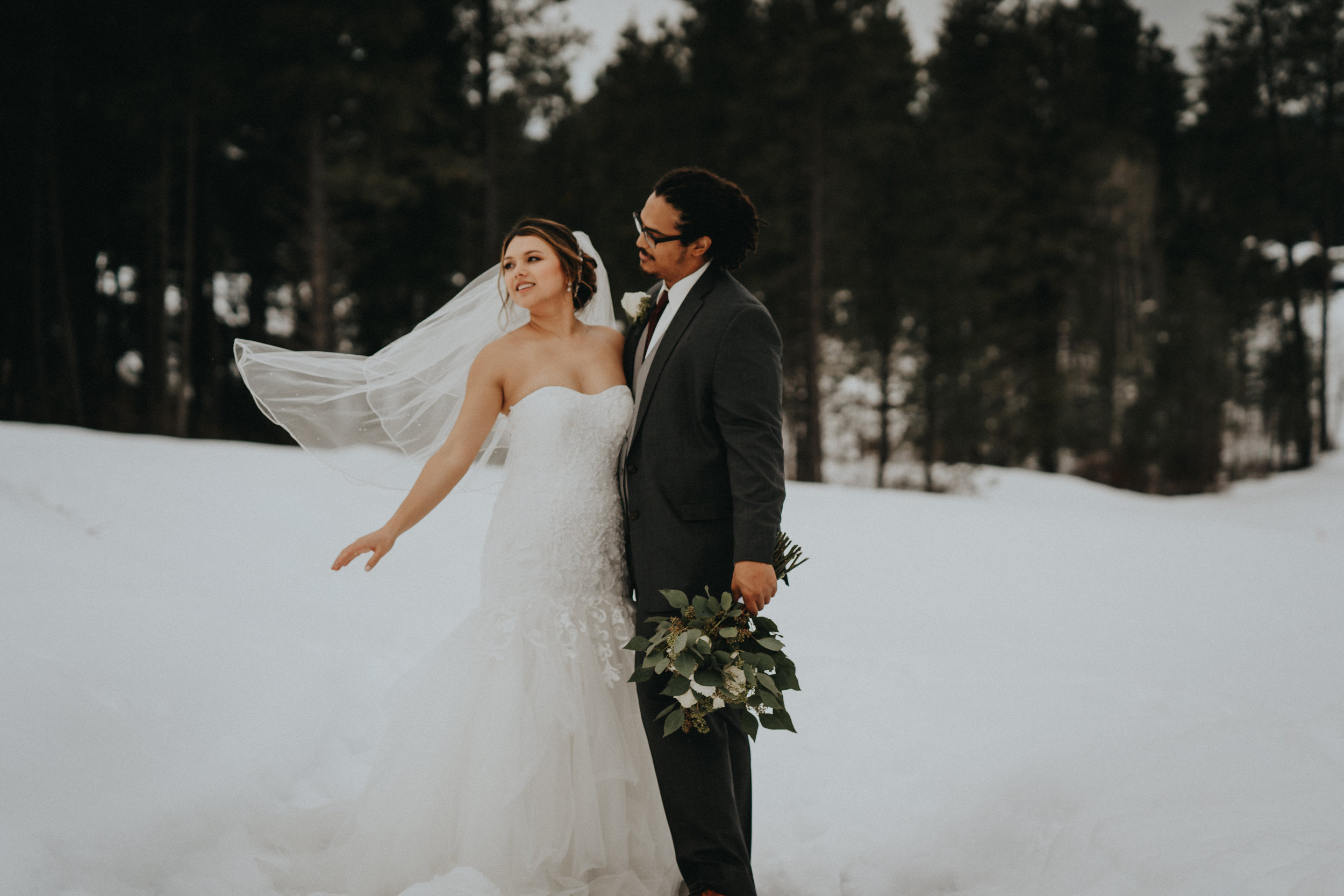 Cle Elum wedding Photographer Bride Groom pose