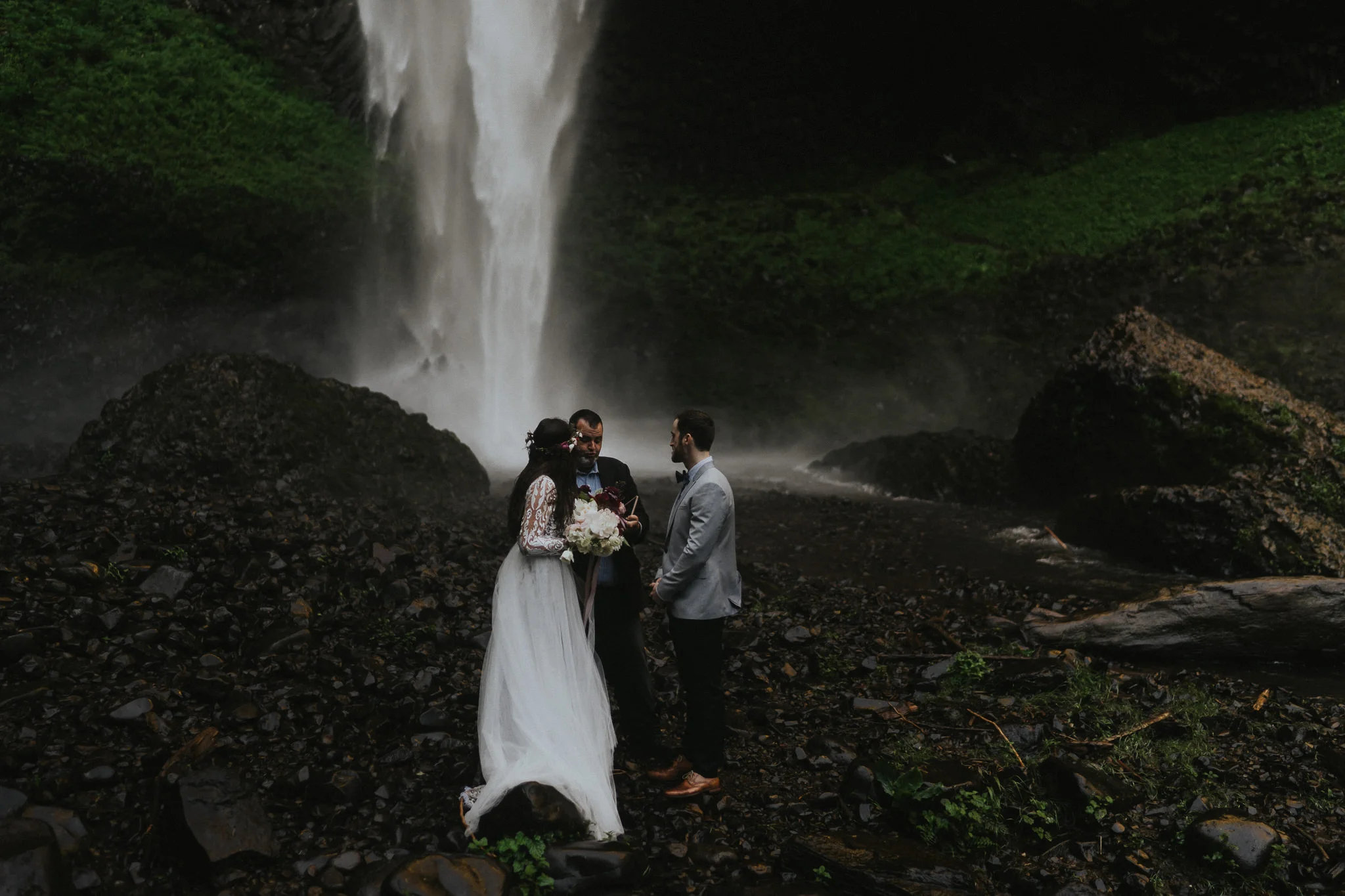 Latourell-Falls-Elopement-Ceremony