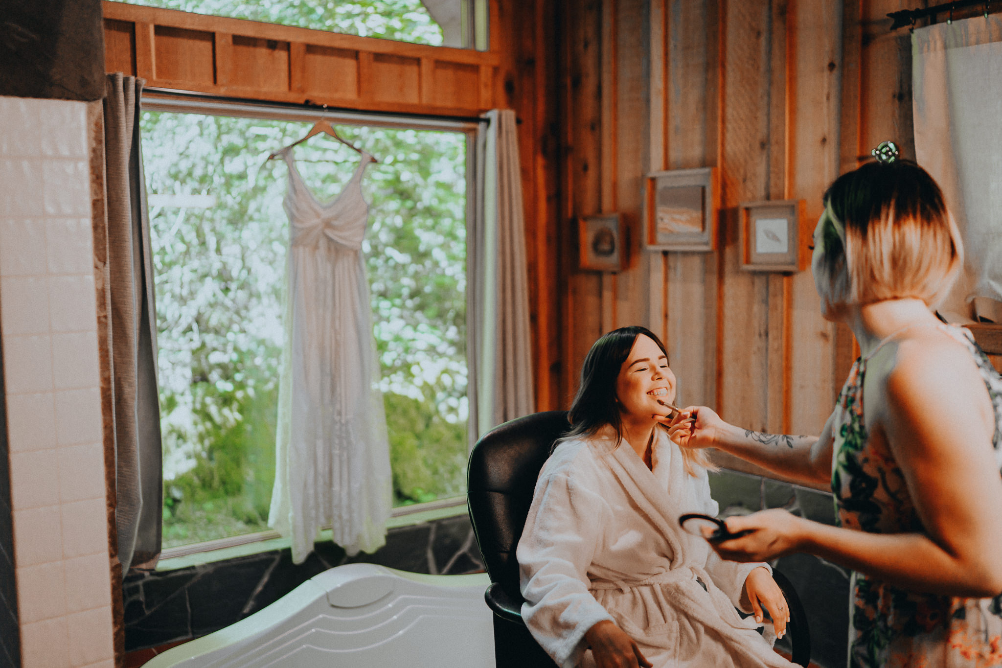 bride-getting-ready-mua-makeupartist