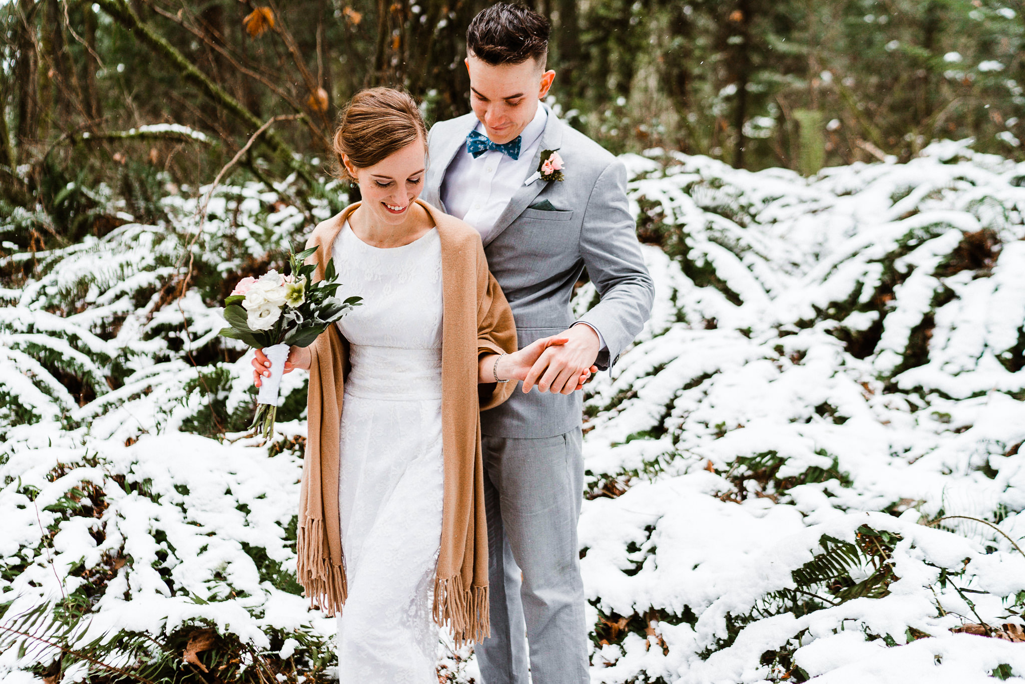Love groom holding wedding flowers