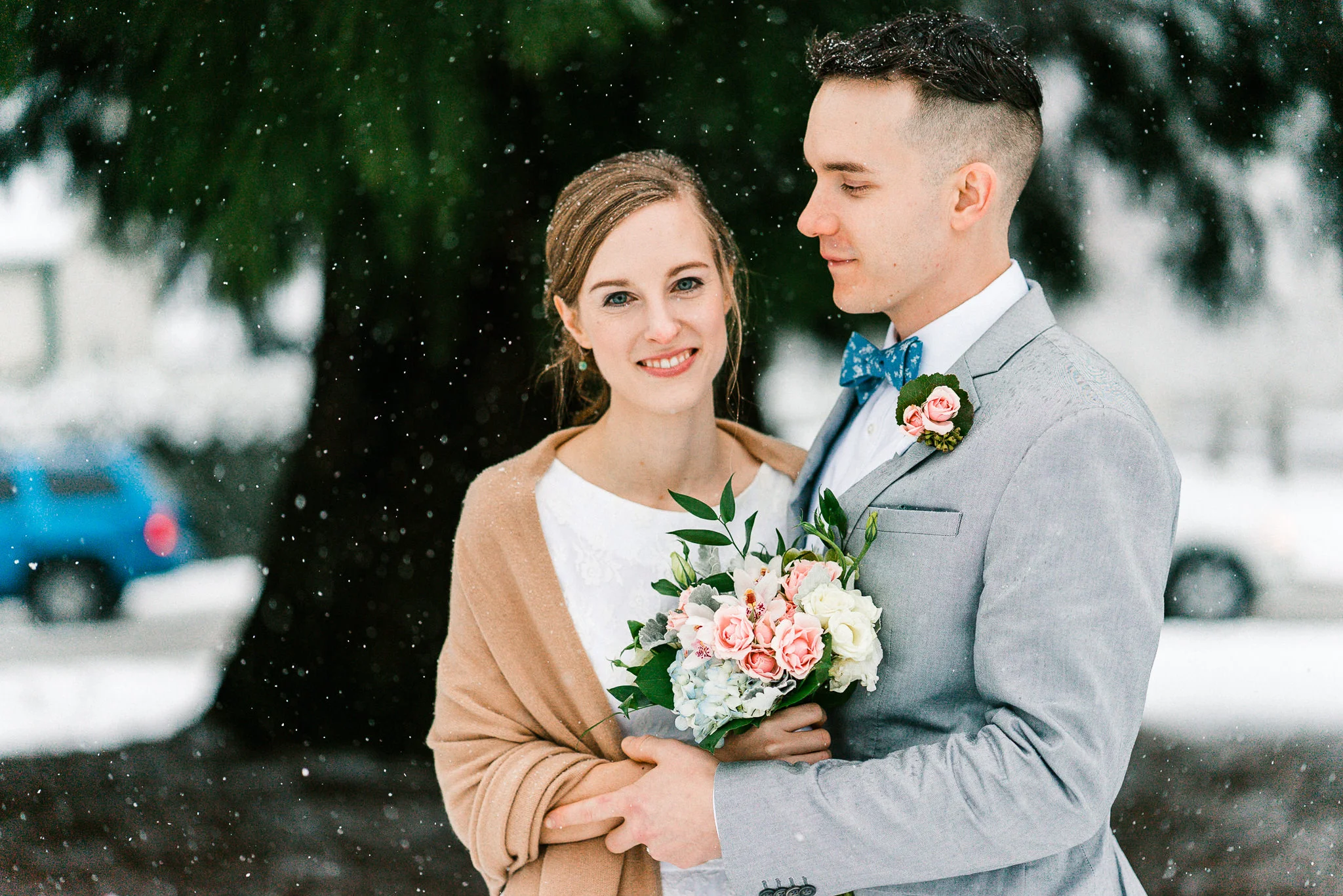 bride smile flowers Alfred Tang Wedding Photographer
