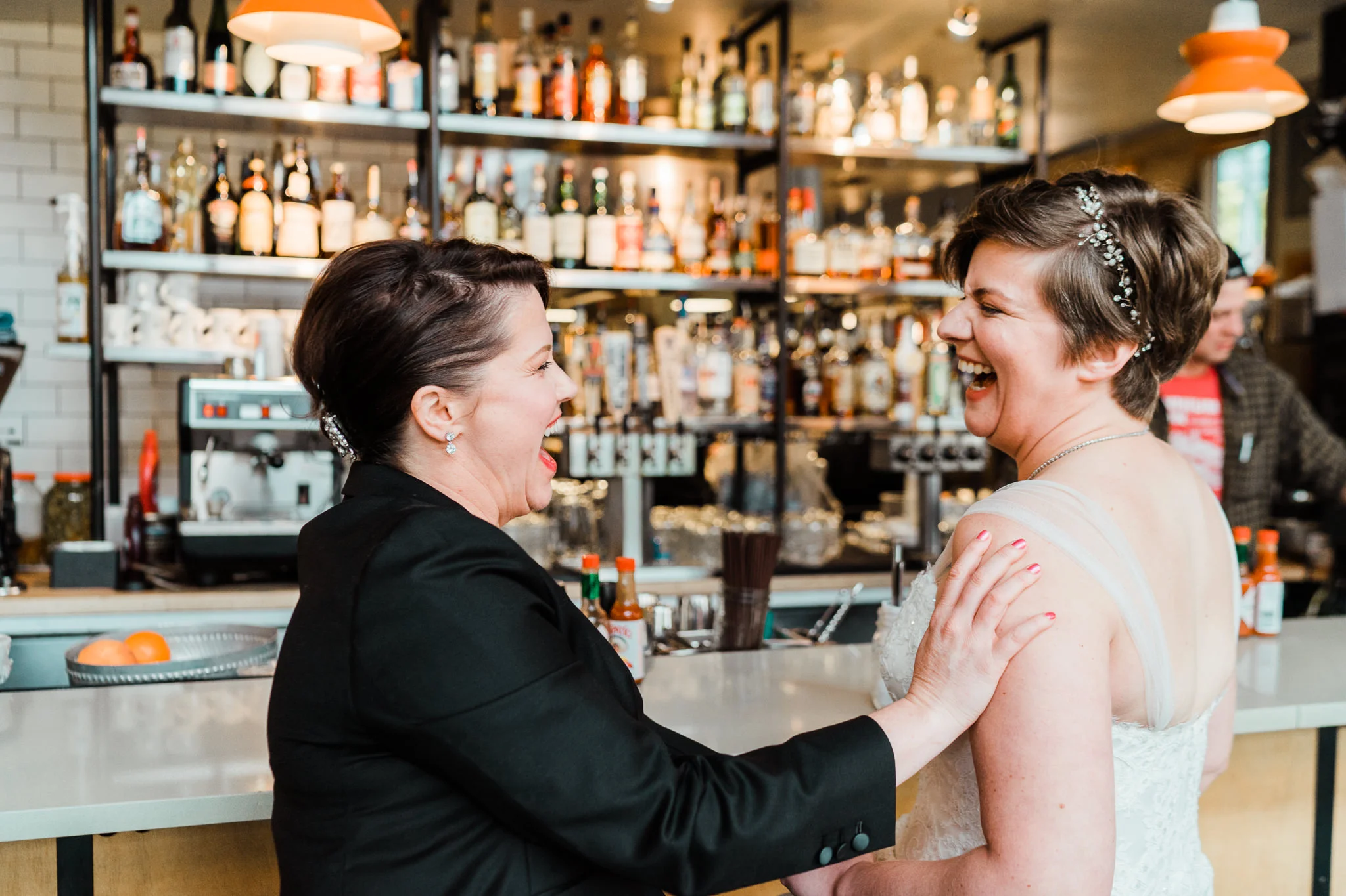 Skillet Diner Brides Portraits in love met