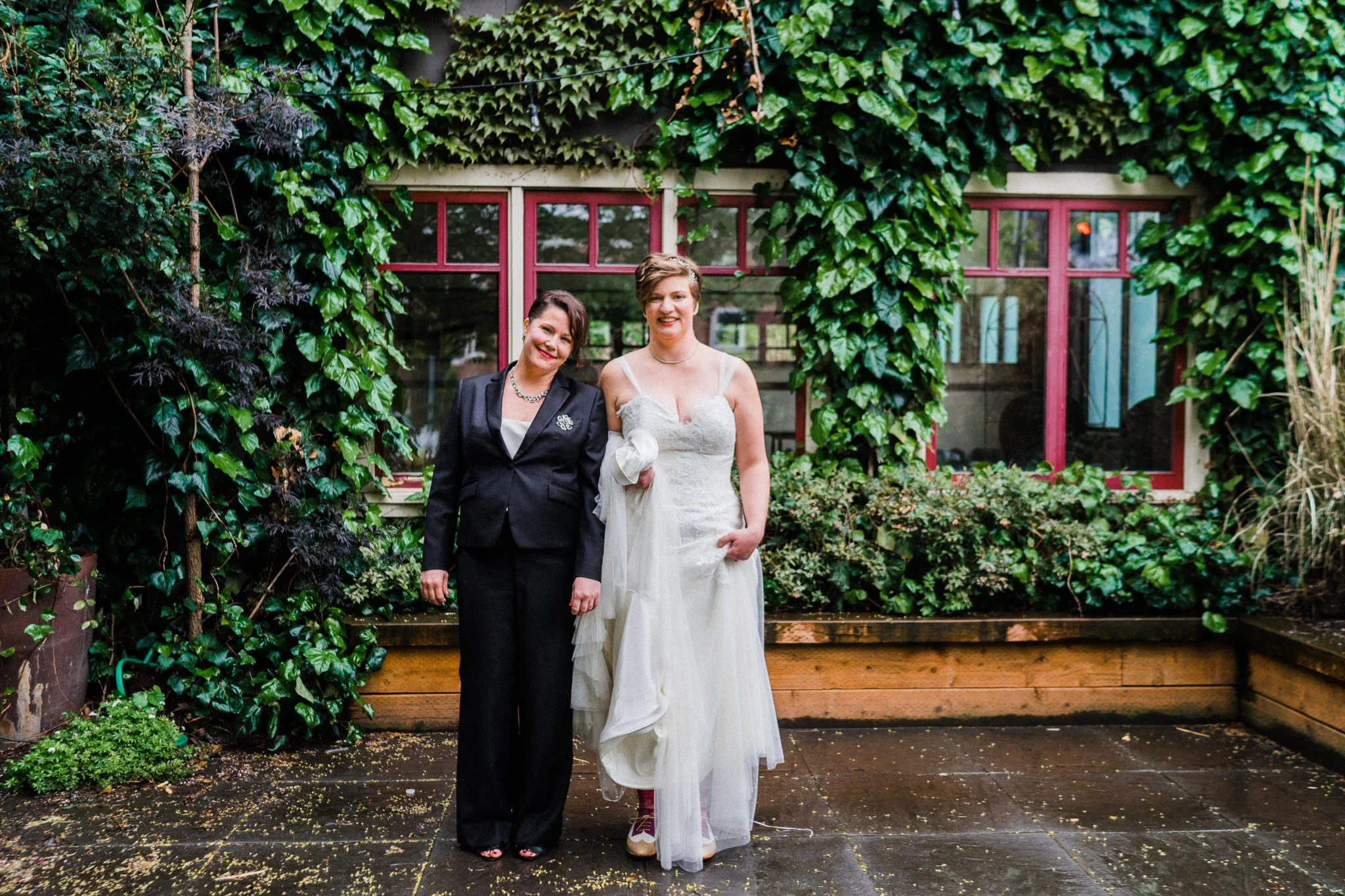 Green Ivy Frame Windows Brides