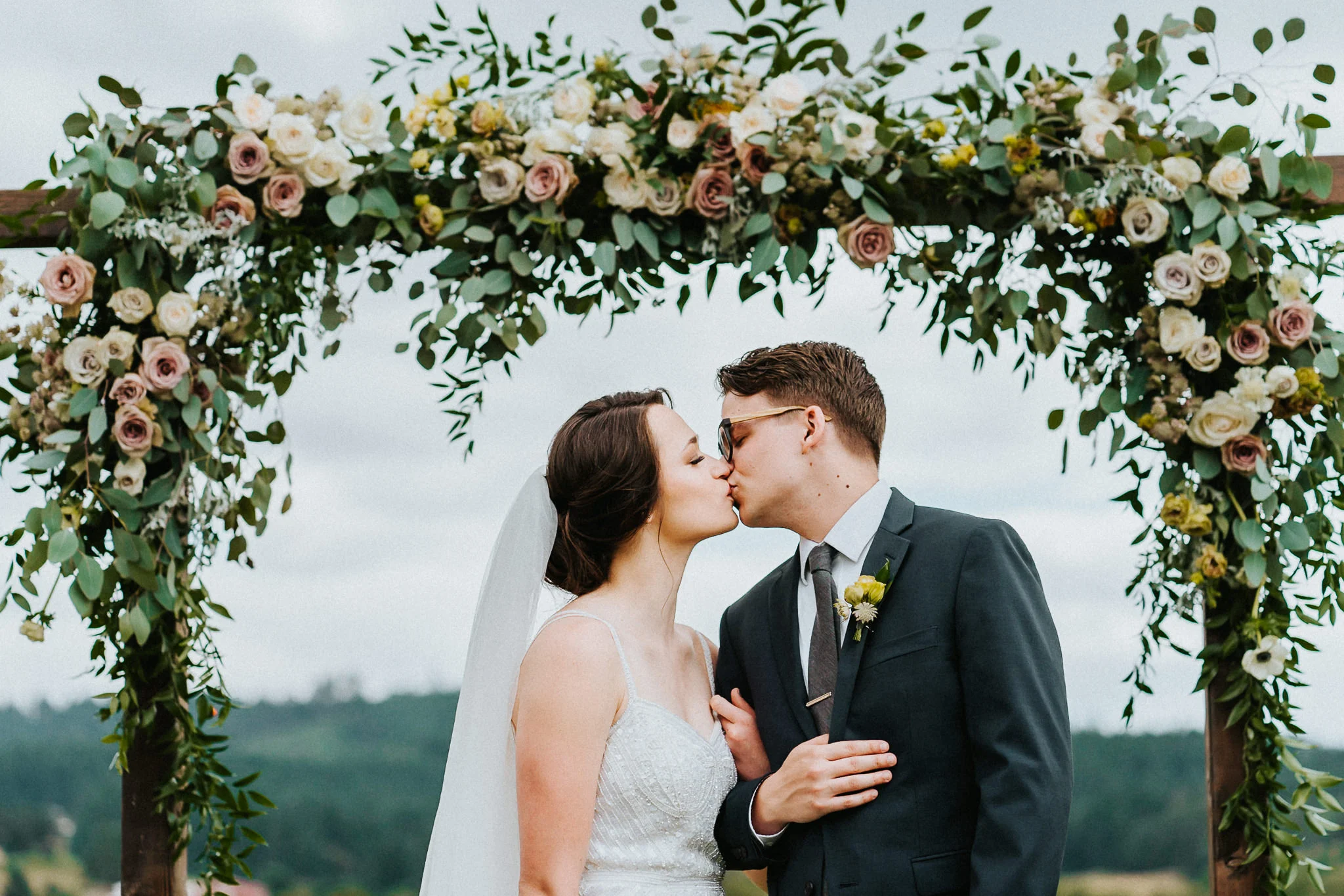 Bride Groom Portrait Kiss True Vine Florals Portland Wedding Photographer Alfred Tang