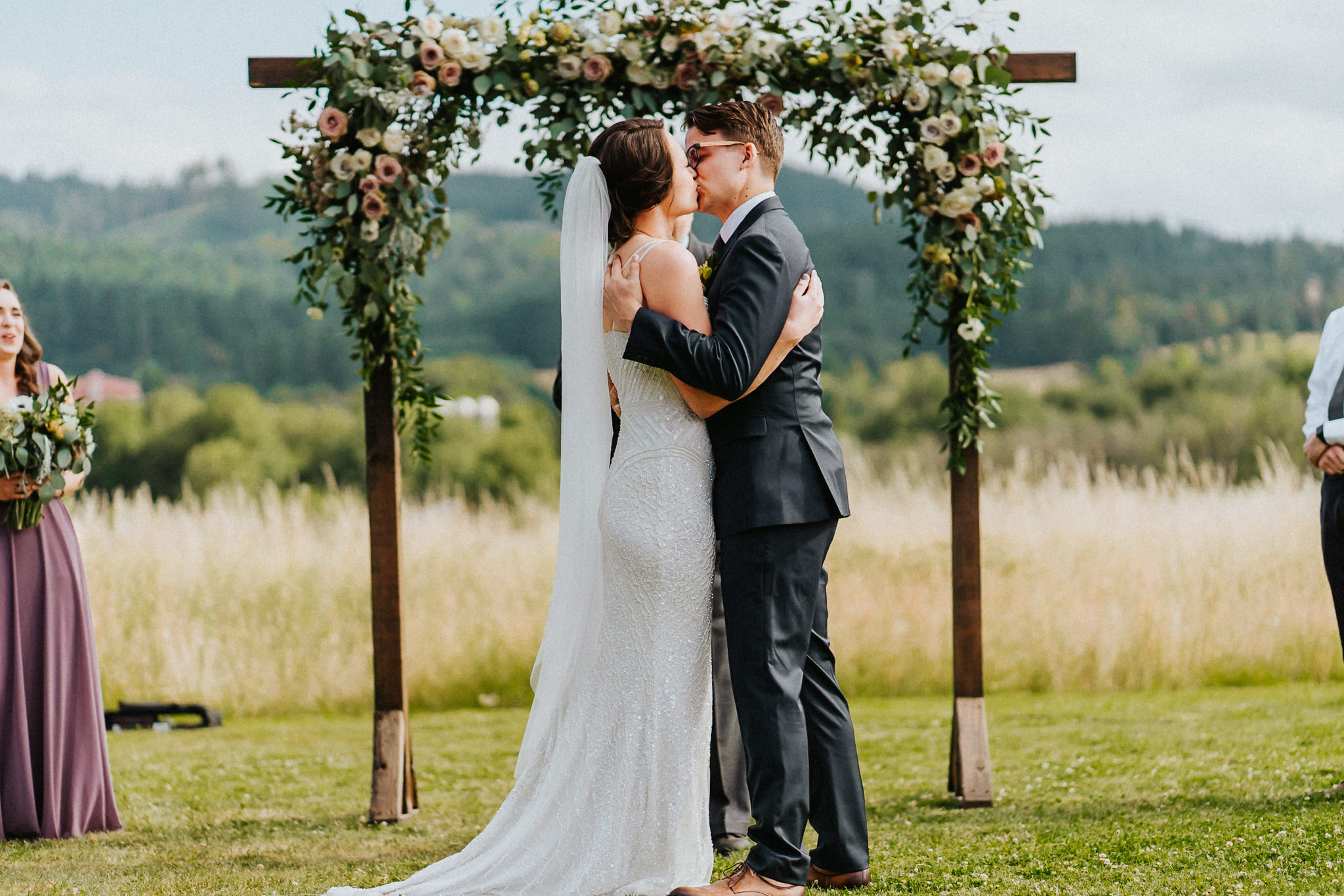 bride Groom First Kiss ceremony Best Oregon Wedding Photographer Alfred Tang