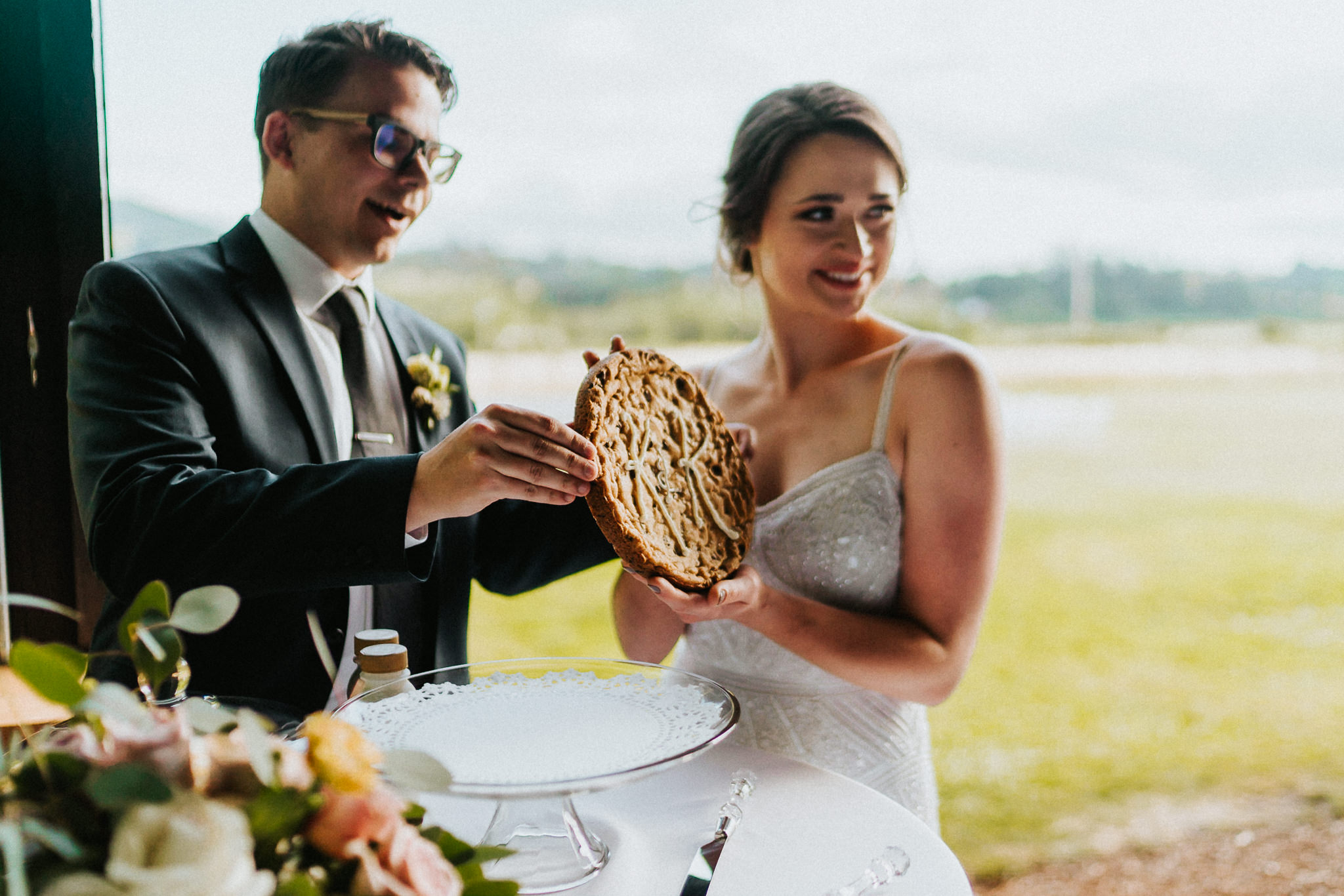 Wedding Cookie cake Bride Groom idea icing