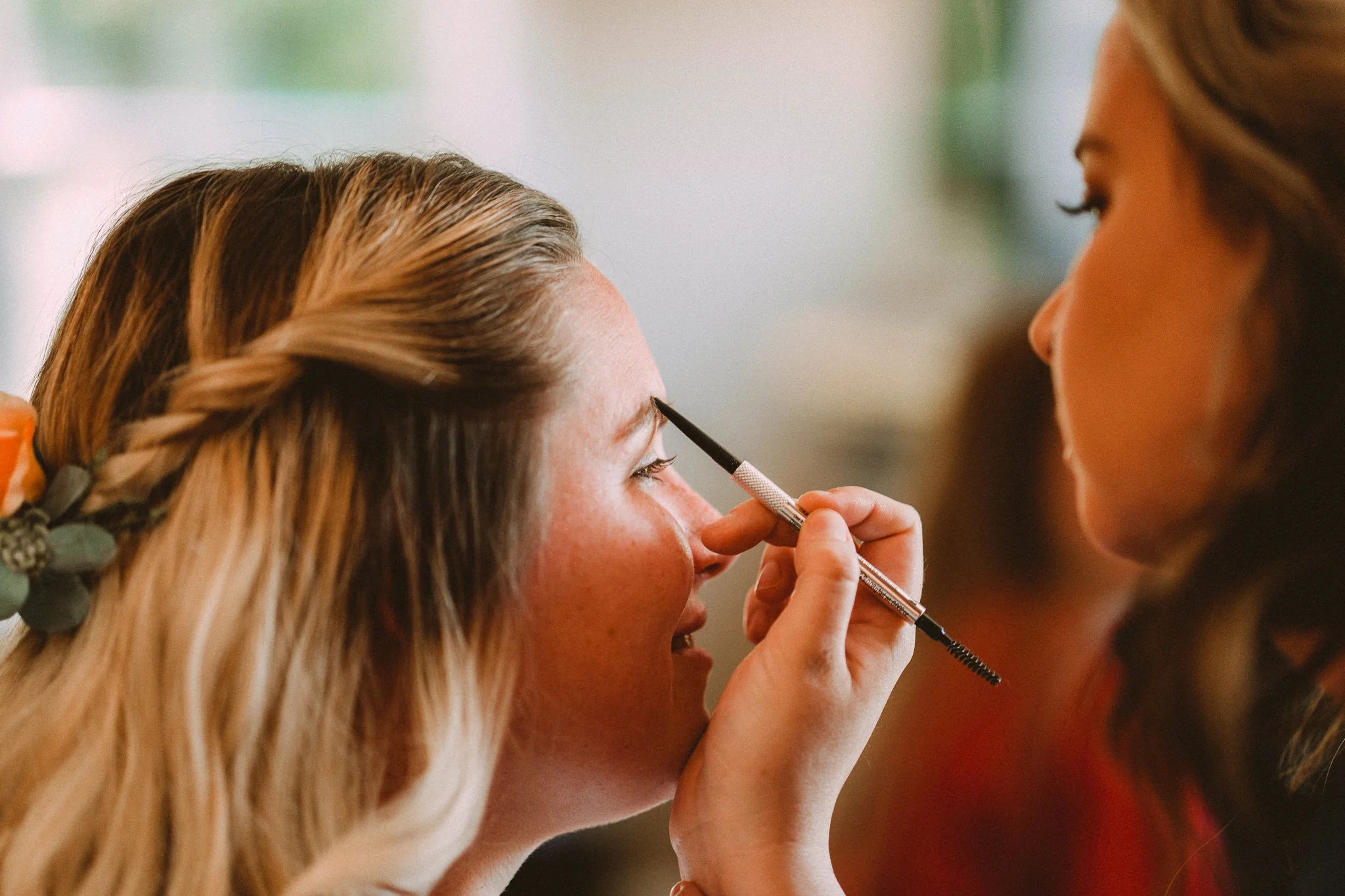 Bride eyebrow liner pen Wedding Photographer Alfred Tang