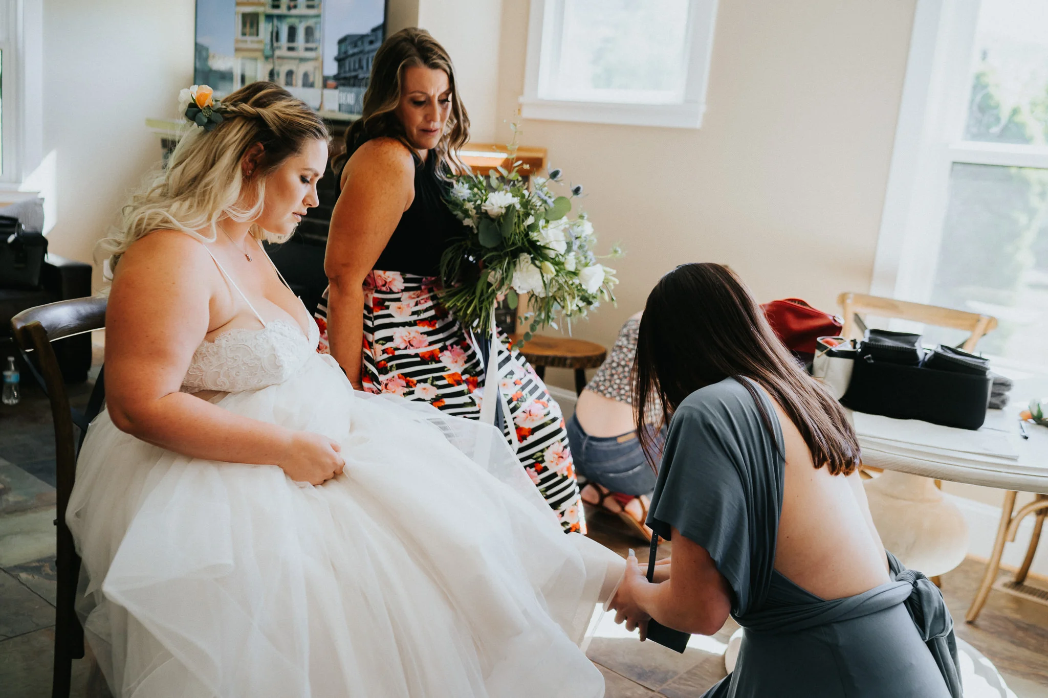 bride mother tear wedding getting ready Best Oregon photographer Alfred Tang photojournalism candid