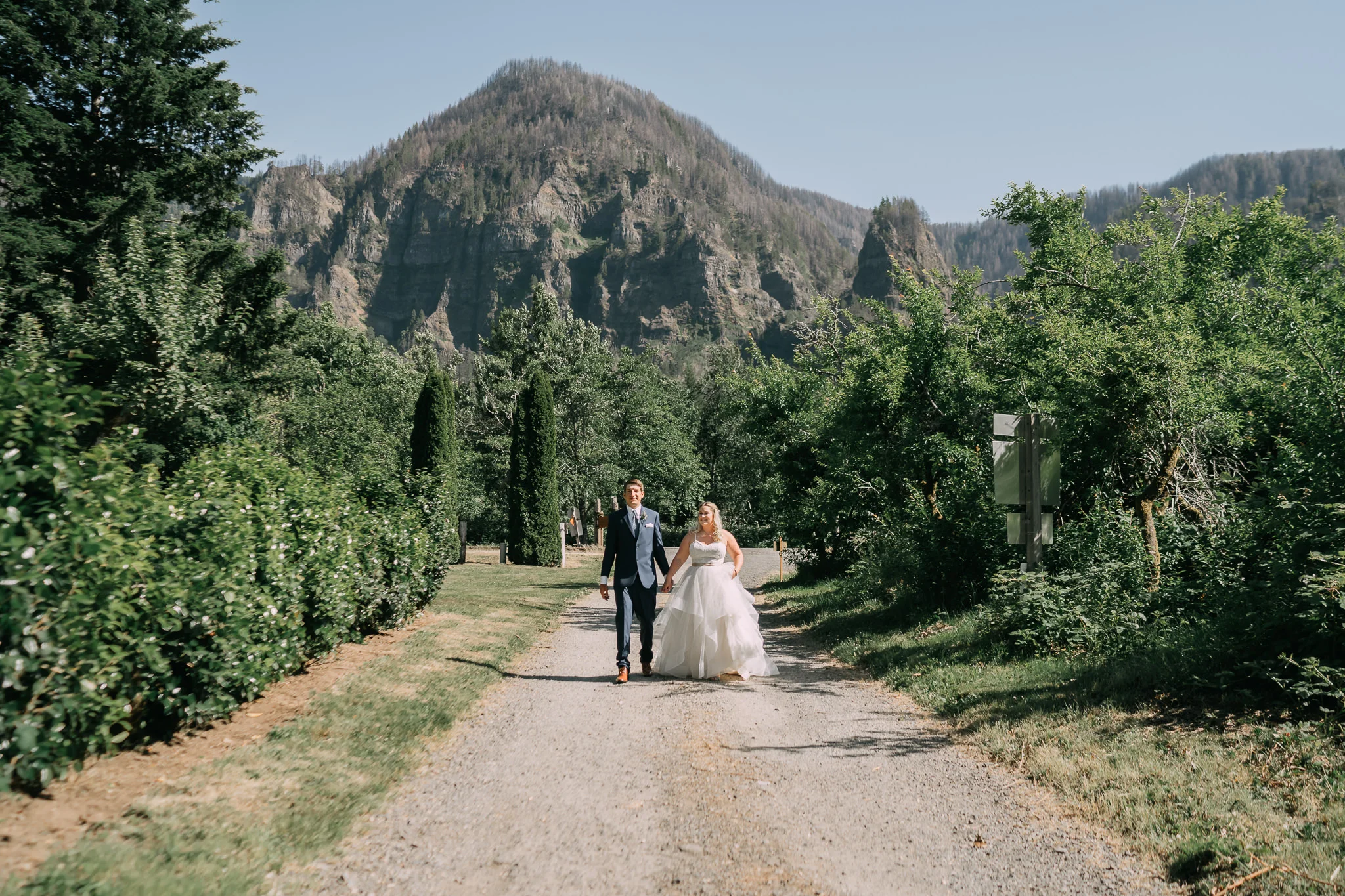 Wedding First Look Hug Kiss Columbia River Gorge Cascade Locks Cliffside