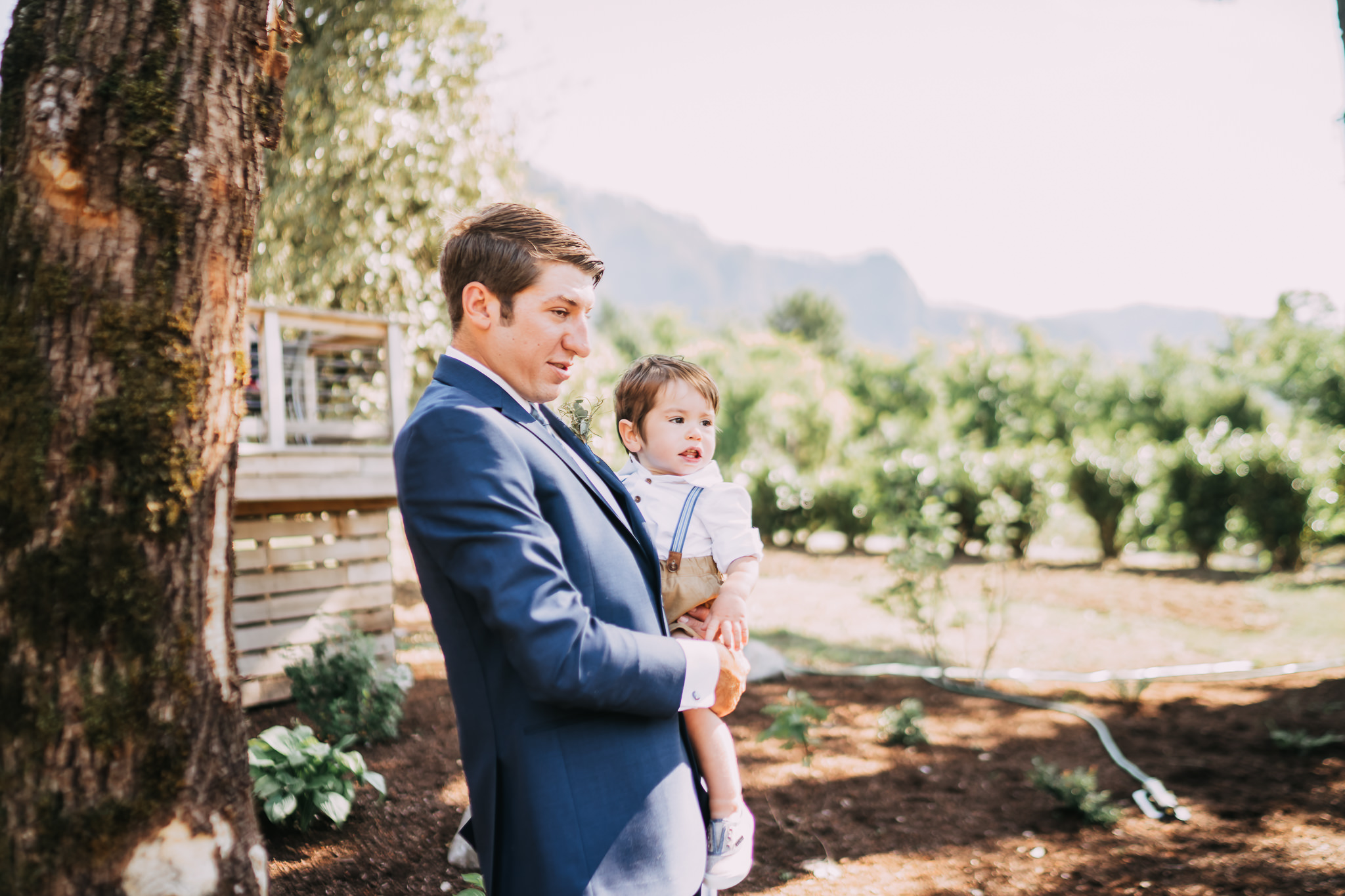 Columbia-Gorge-Backyard-Wedding-Photographer-Portland-best-Alfred-Tang-30.jpg