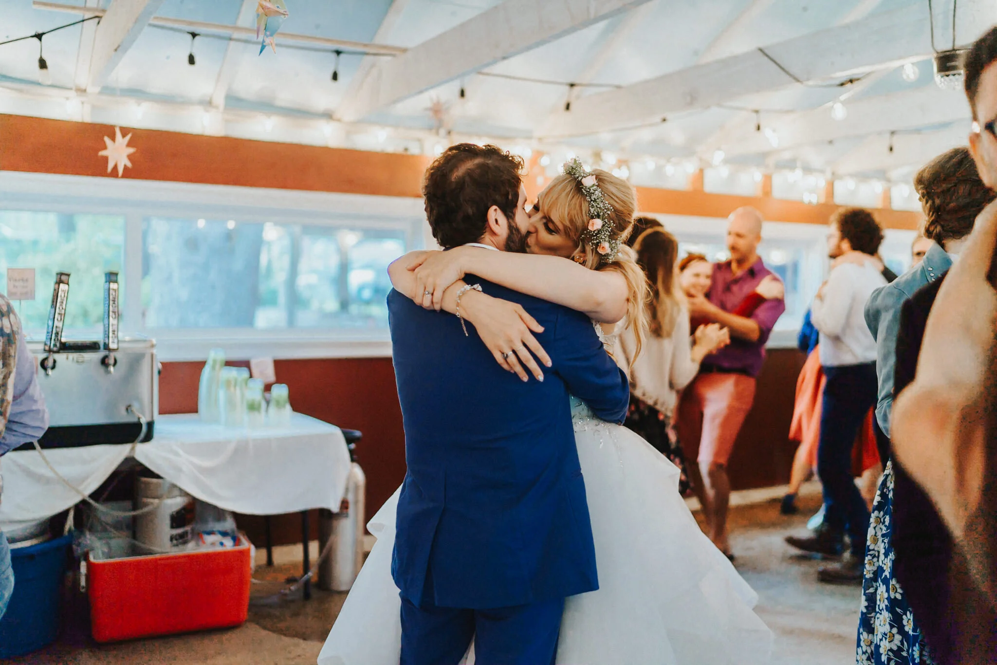 happy bride hug groom tightly Washington Wedding Photographer Alfred Tang