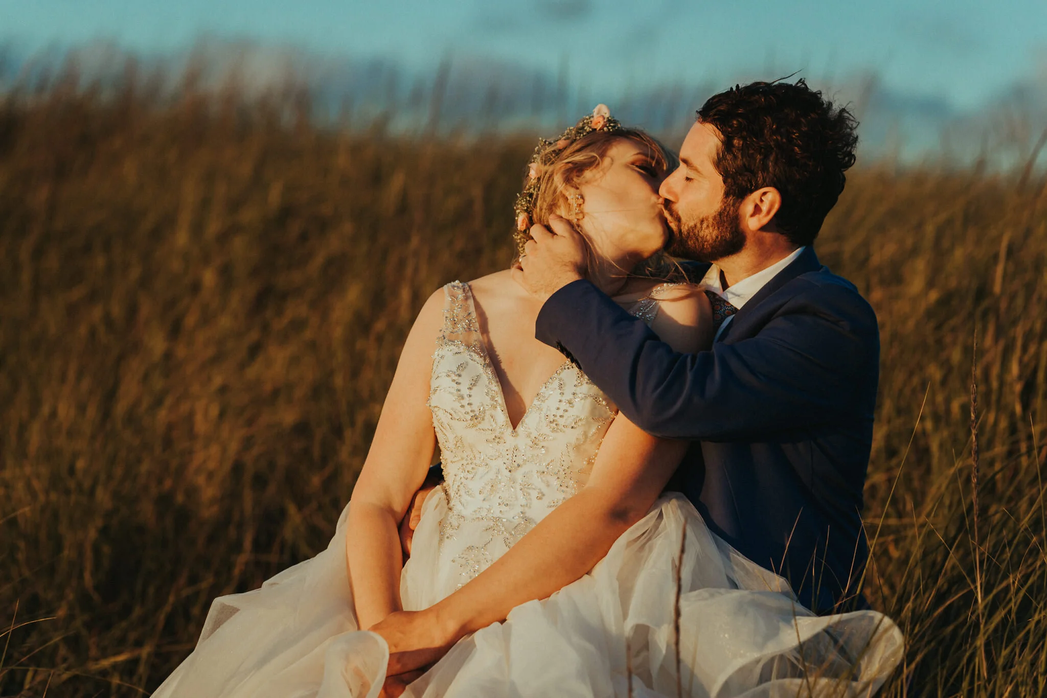 Seaview Beach wedding kiss Sou'Wester Washington wedding Photographer