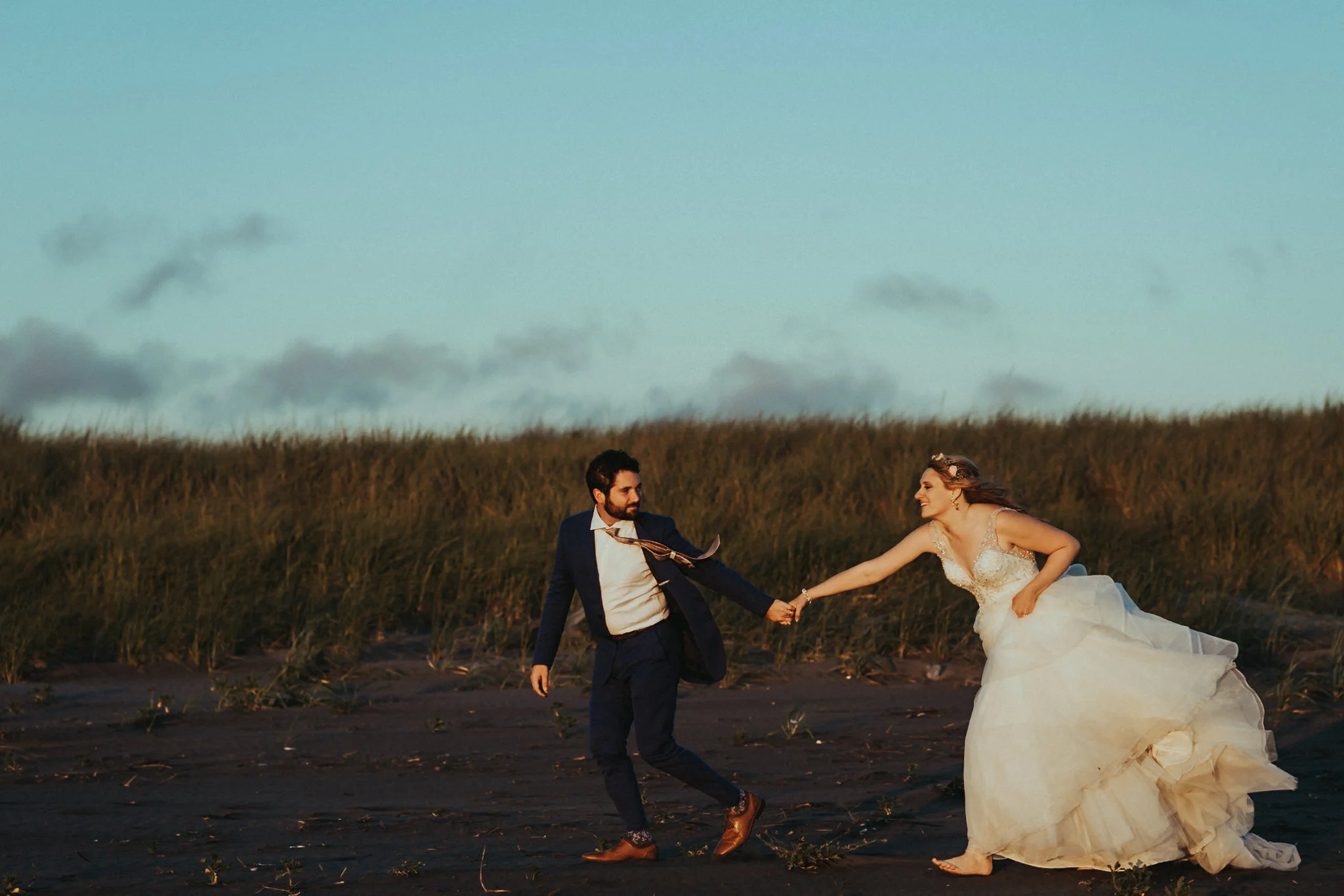 Groom bride beach photo portraits wedding photographer Alfred Tang