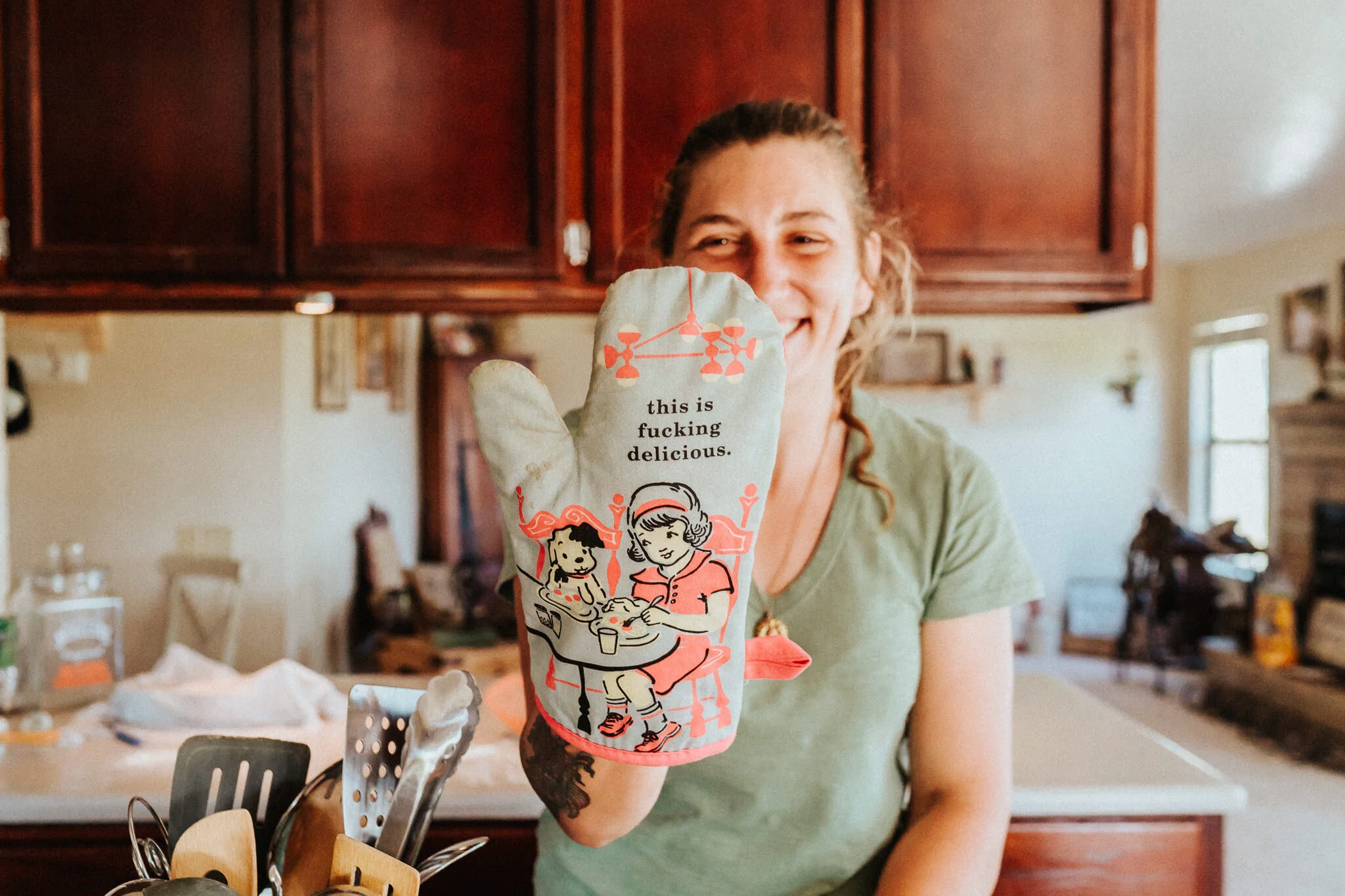 "This is fucking delicious" Oven mitt.