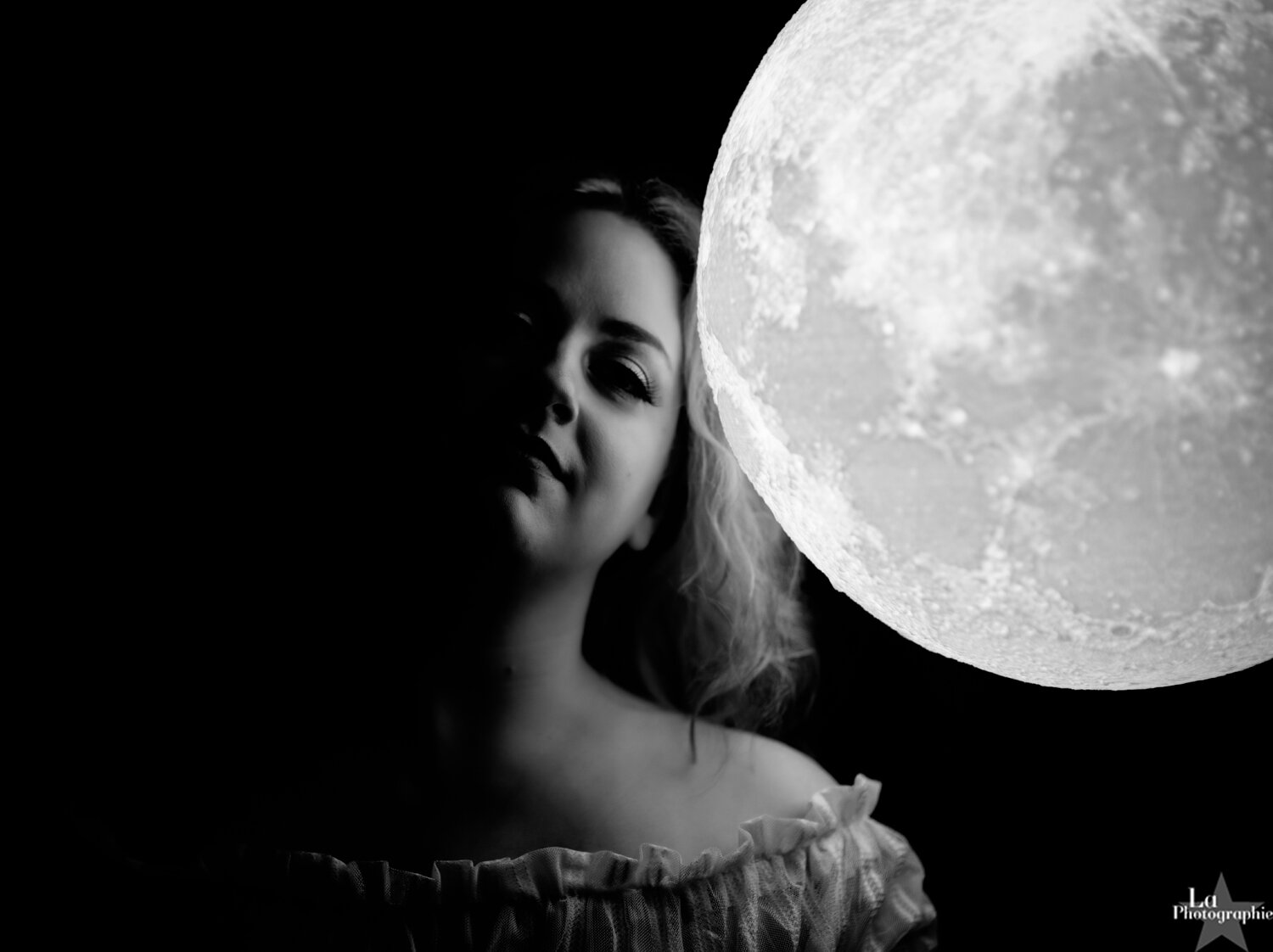 Moon Lamp Portraits by La Photographie Nashville 06.jpg