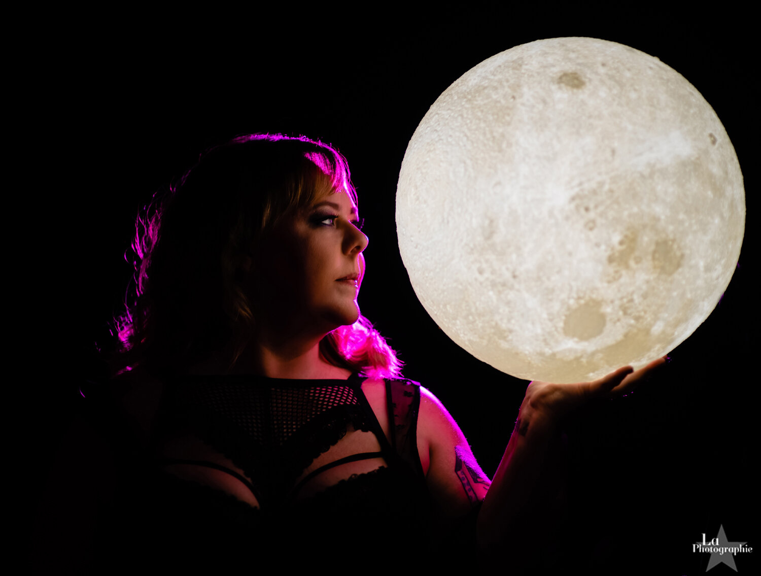 Moon Lamp Portraits by La Photographie Nashville 15.jpg