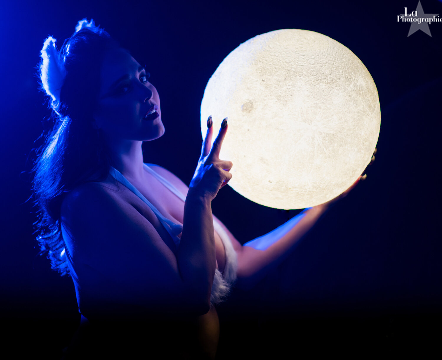 Moon Lamp Portraits by La Photographie Nashville 19.jpg