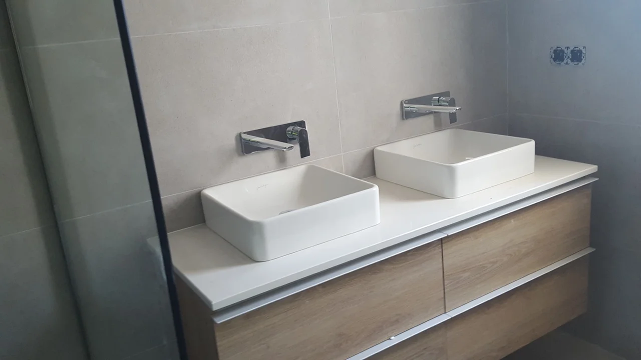 20/09/2017 - Guests Bathroom
