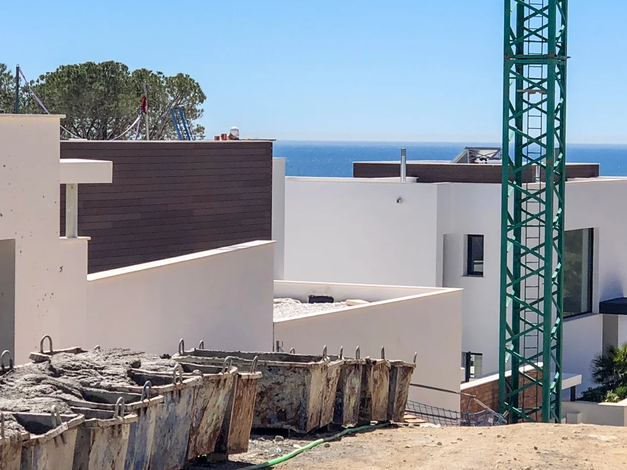 29/03/2018 Villa 3 and 4 from the road