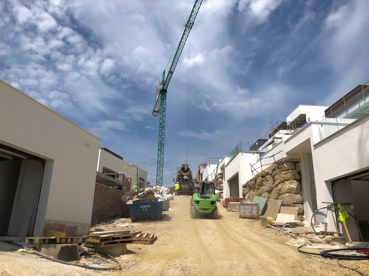 26/05/2018 the road between 11-15 and 10-16