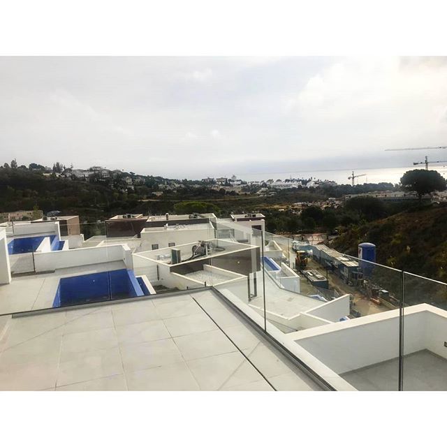 Happy weekend.  #villas #investment #здесь #вилла #роскошный  #costadelsol #lyxartiklar #Architecture #arkitektur #bosshomes #CostaDelGolf #propertiesforsale #luxuryhomes #luxurylifestyle # #hotproperties #bosshomes #пляж #infinitypool #Design #Conte