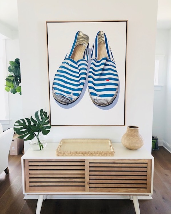 It&rsquo;s always great to see your work in its new home, really great job @stephaniekrausdesigns #portraitofanartist #portraitfjamiewyeth #artistshoes #shoes #oilpainting