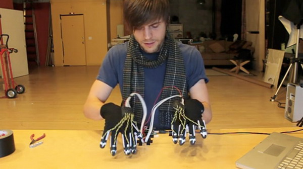 http://trendsupdates.com/digital-piano-gloves-design-creates-a-virtual-piano/