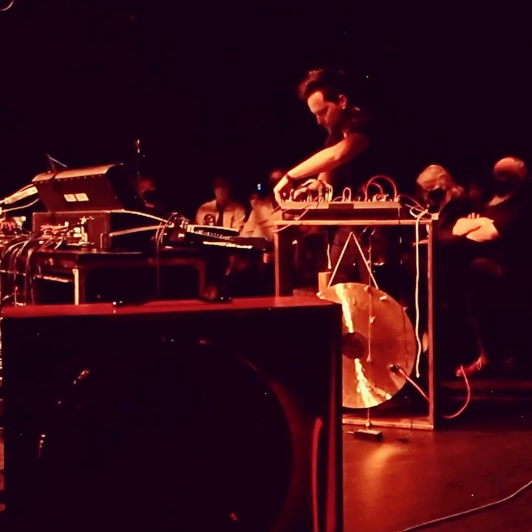 Gong-Performance im MDW Klangtheater