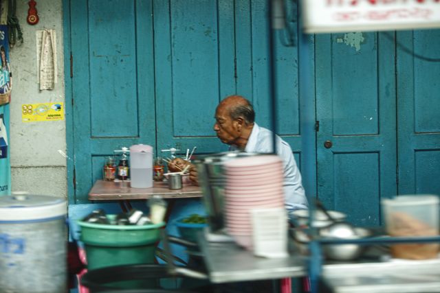 29 Guy eating Lunch.jpg