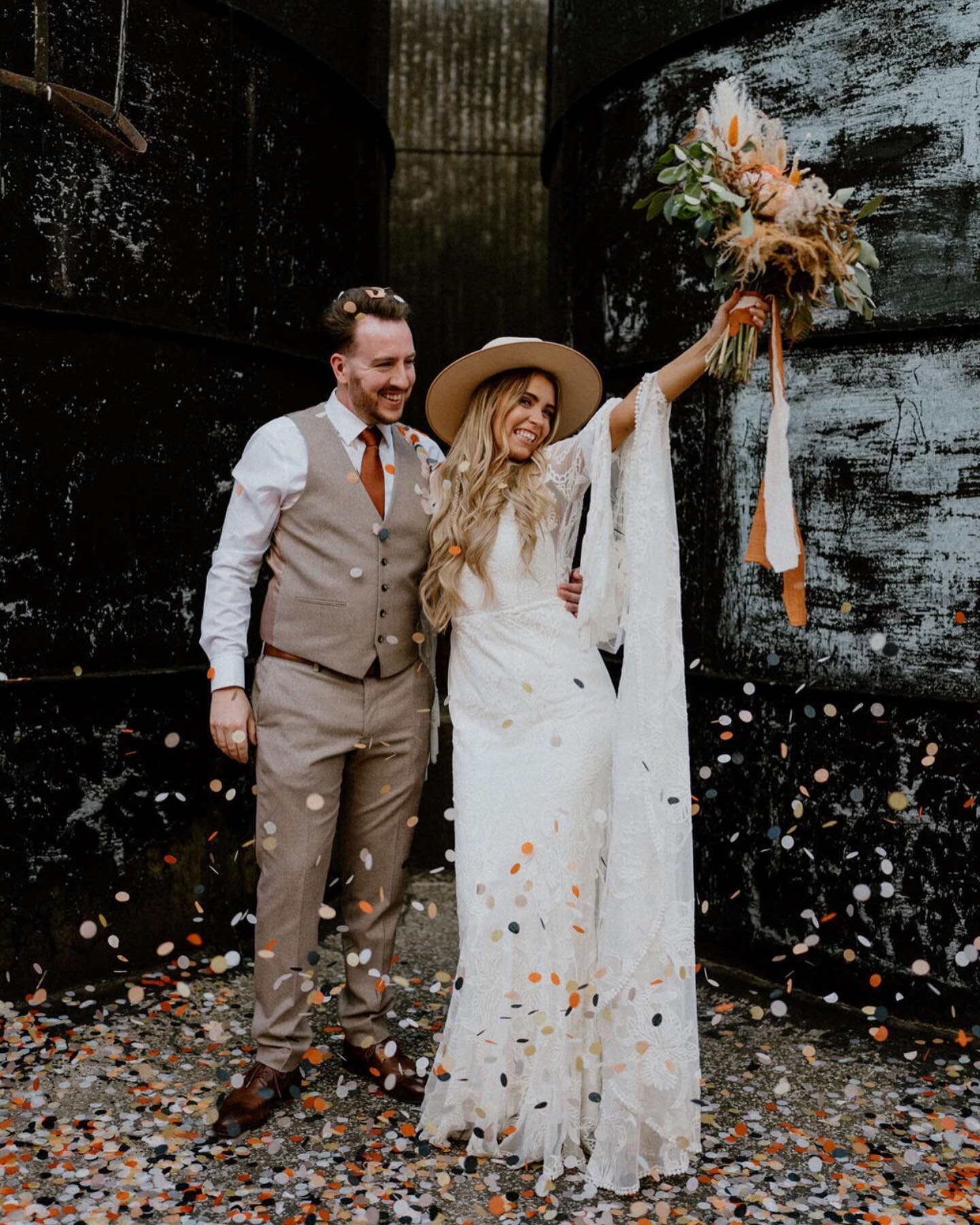 Happy Tuesday everyone 🎉 we have so many gorgeous weddings to share with you!! Here is a little taster!! And what a wedding this was - Ellie + Adam made all our boho festival dreams come true and we had so much fun with them and their guests , also 