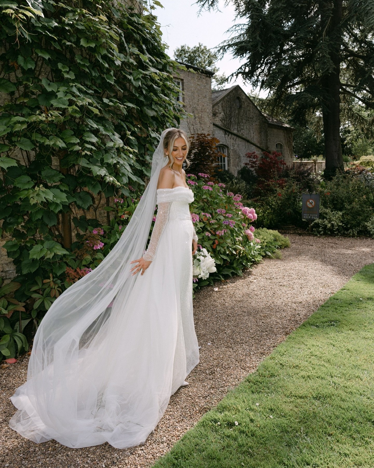 Summer love.
Olivia + Toms wedding was so joyful , so much laughter, love and Sunshine 🤍.
.
Photography + Film - @the_mchendrys @harrisonwolfe_ 
Venue - @saltmarshehall .
Florist and stylist - @blushandbloomeventstyling .
Dress shop - @mimi_toko .
D