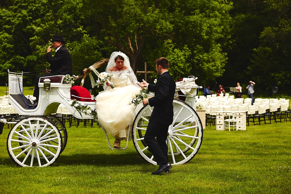 Photography: Justin Mark Photography | Venue: Historic Hope Glen Farm | Wedding Gown: The Wedding Shoppe | Hair & Makeup: Creative Beaute Agency - Wendy Zarate | Officiant: Dean Dunavan | Caterer: Green Mill Catering | DJ: Adagio DJay Entertainment | Floral: Bellagala - Lesley Quan | Horse and Carriage: The Hitching Co.