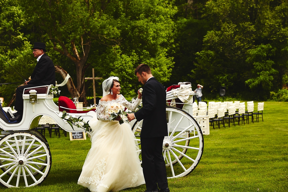 Photography: Justin Mark Photography | Venue: Historic Hope Glen Farm | Wedding Gown: The Wedding Shoppe | Hair & Makeup: Creative Beaute Agency - Wendy Zarate | Officiant: Dean Dunavan | Caterer: Green Mill Catering | DJ: Adagio DJay Entertainment | Floral: Bellagala - Lesley Quan | Horse and Carriage: The Hitching Co.
