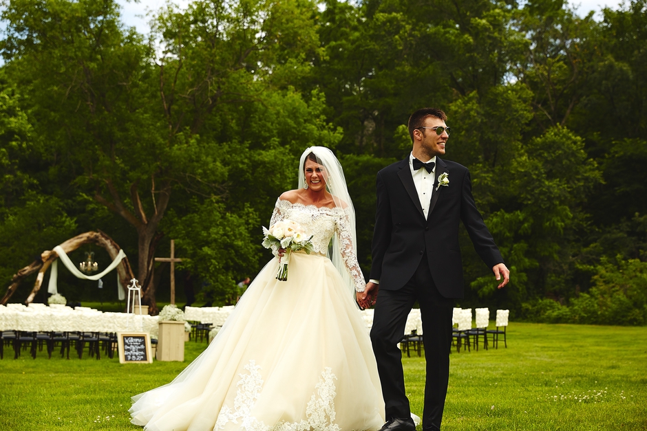 Photography: Justin Mark Photography | Venue: Historic Hope Glen Farm | Wedding Gown: The Wedding Shoppe | Hair & Makeup: Creative Beaute Agency - Wendy Zarate | Officiant: Dean Dunavan | Caterer: Green Mill Catering | DJ: Adagio DJay Entertainment | Floral: Bellagala - Lesley Quan | Horse and Carriage: The Hitching Co.