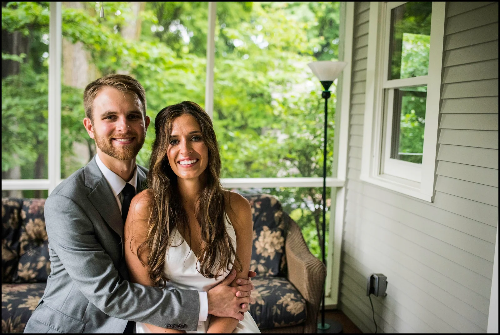 groom holding the bride