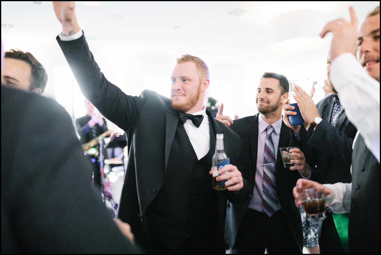 wedding guests dance
