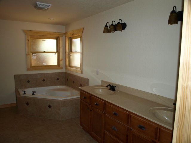 8 Int-Bath1.jpg
