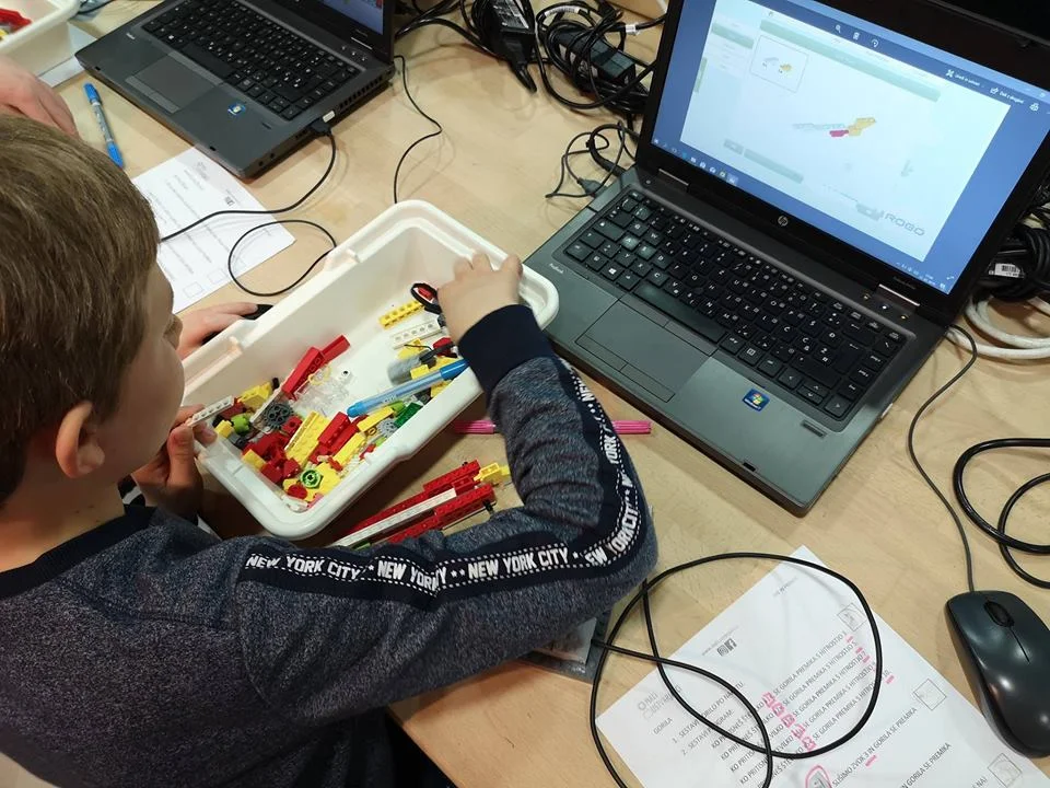 Mali ustvarjalci vabijo na LEGO delavnice