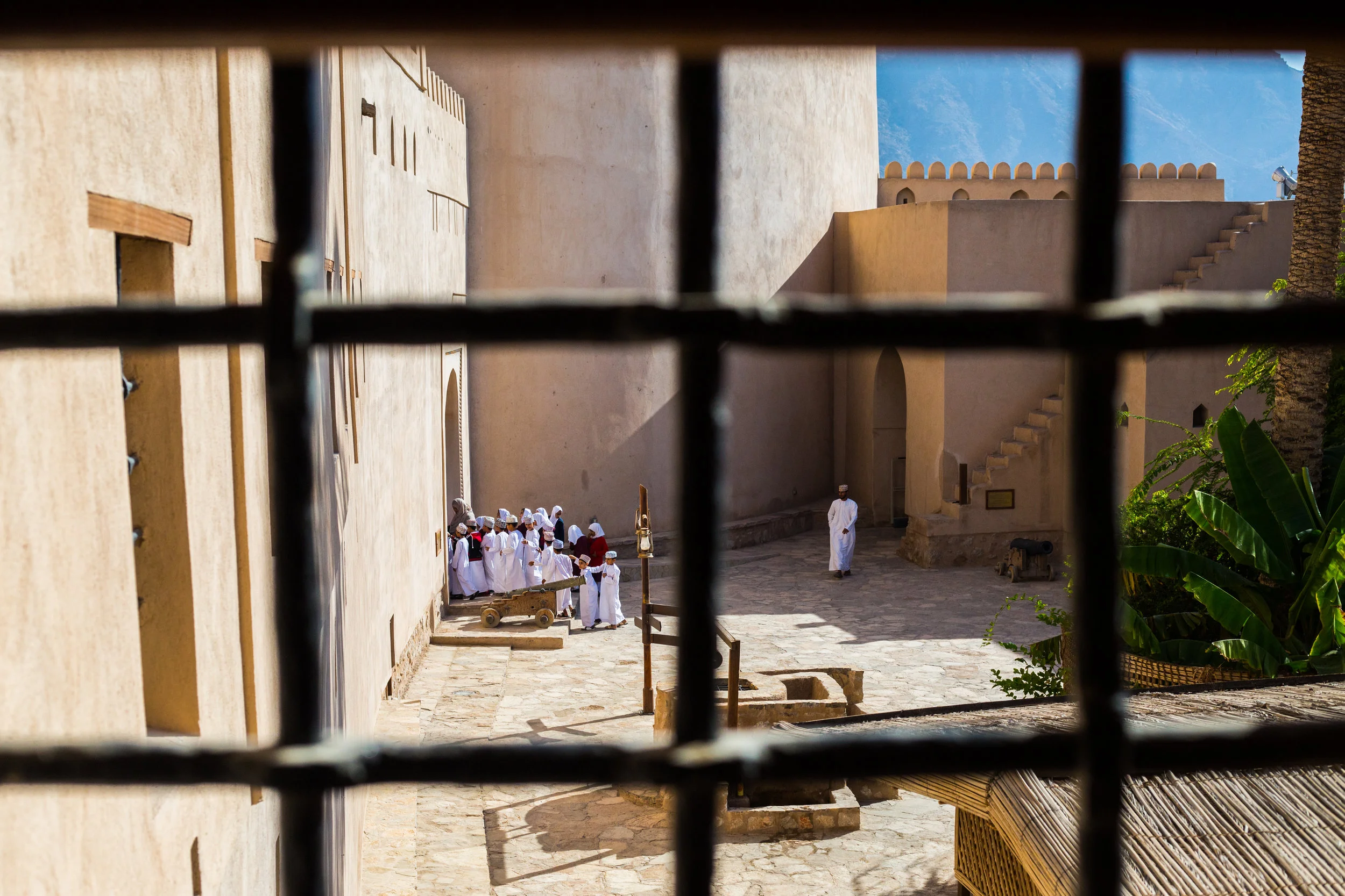  A school trip visiting Nizwa Fort.&nbsp; 