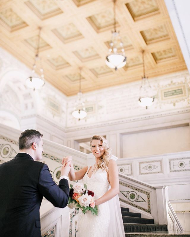 Hannah &amp; Brad 😍 What an unbelievably pleasant, loving, and laughter-filled couple 🙌🏻! &bull;
&bull;
&bull;
&bull;
#dowhatyoulove #teamcanon  #photographysouls #createcommune #weddinginspiration #theknot #luxurywedding #wedding #vscochicago #we