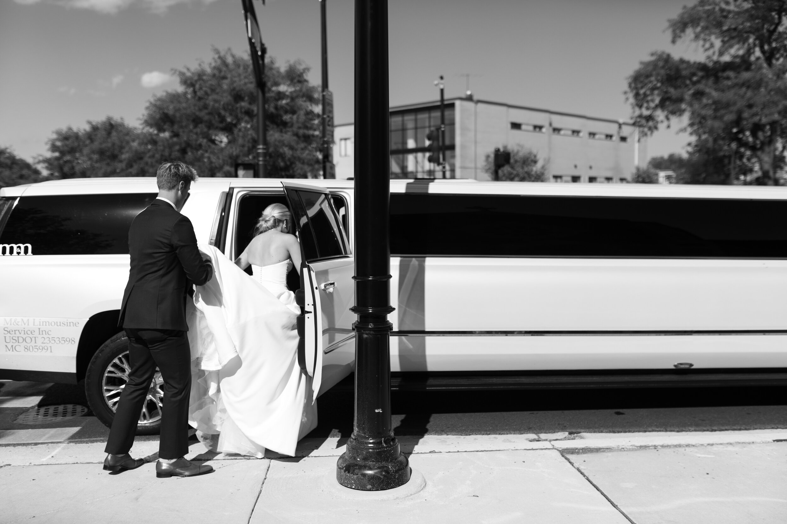 Chicago wedding photographer (Park Ridge Country Club Wedding 08)-135.jpg