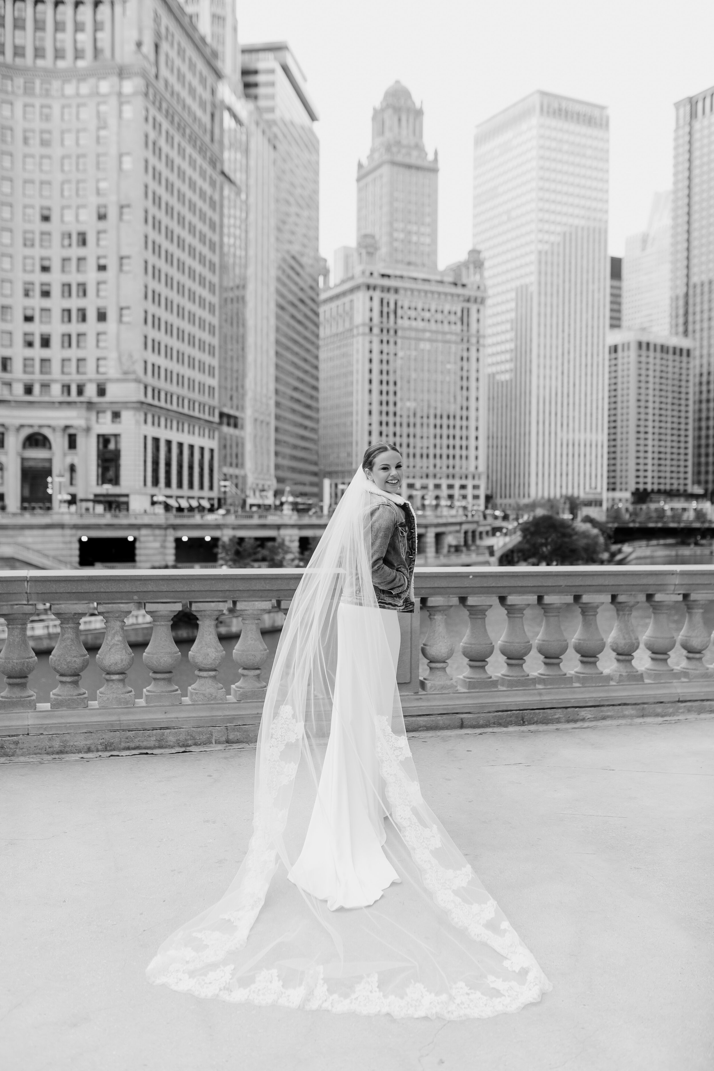 Chicago Wedding Photographer (Odyssey Chicago River Wedding 02)-17.jpg