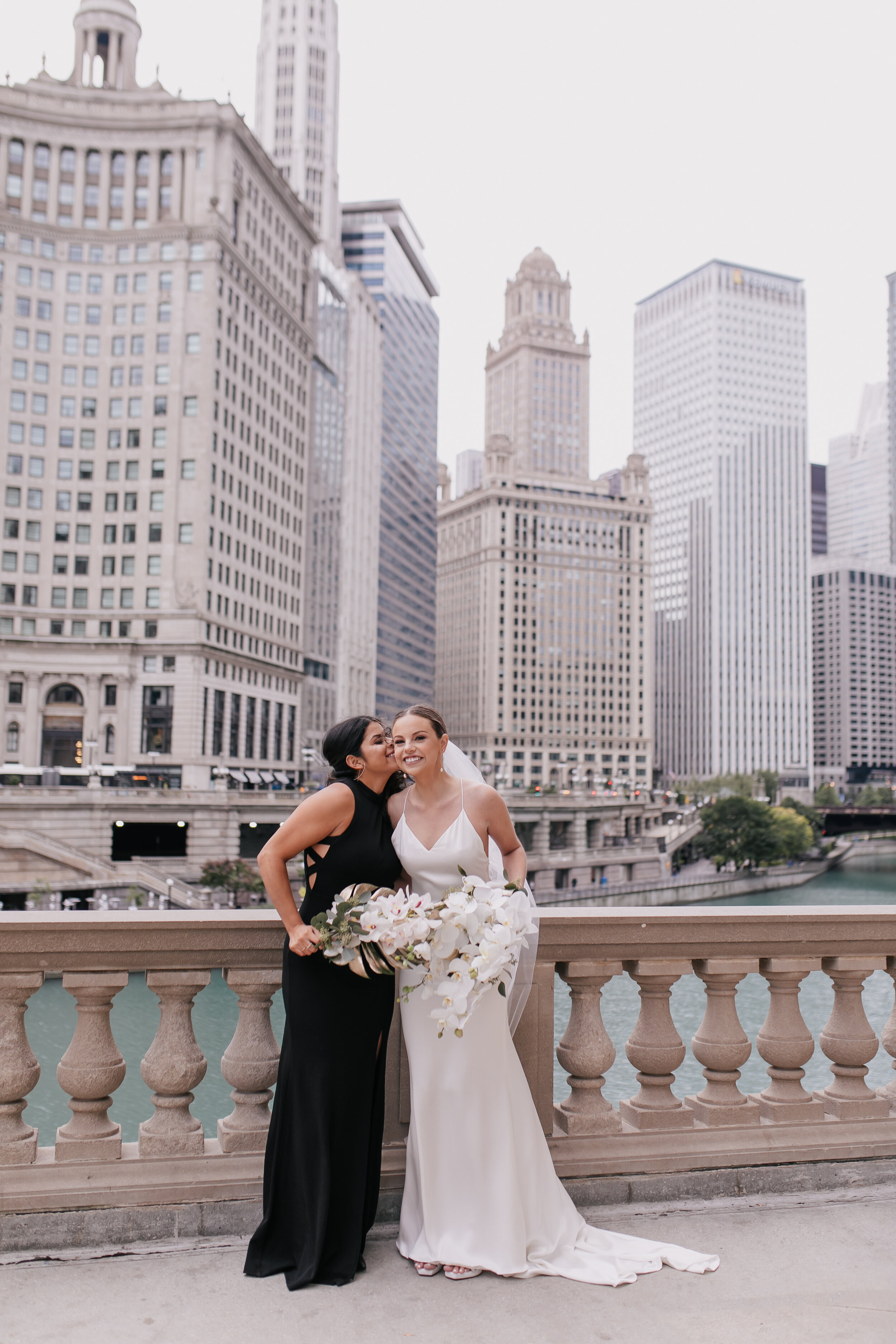 Chicago Wedding Photographer (Odyssey Chicago River Wedding 04)-12.jpg