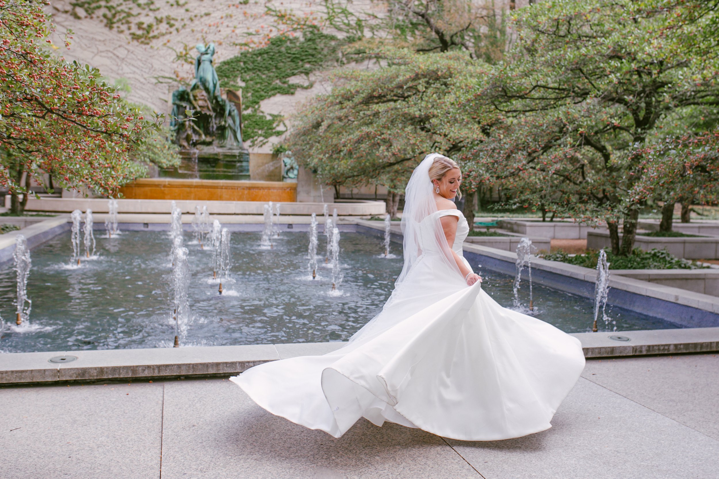 Chicago Wedding Photographer (Art Institute of Chicago Bridal photography portraits)-41.jpg