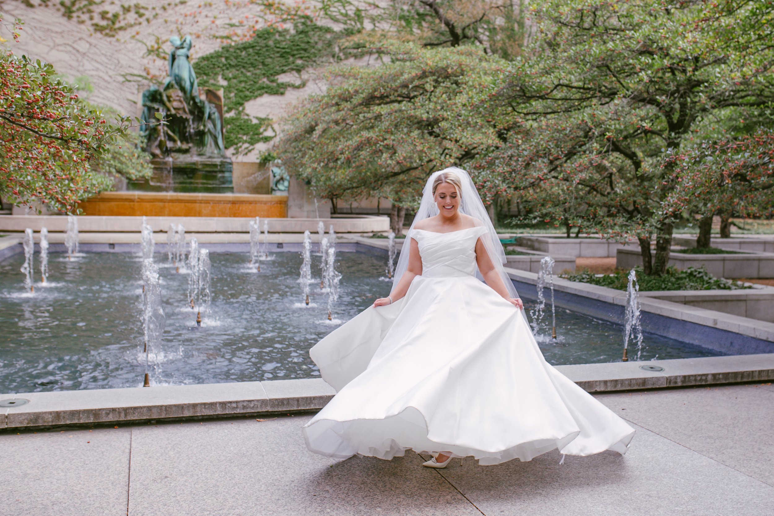 Chicago Wedding Photographer (Art Institute of Chicago Bridal photography portraits)-44.jpg