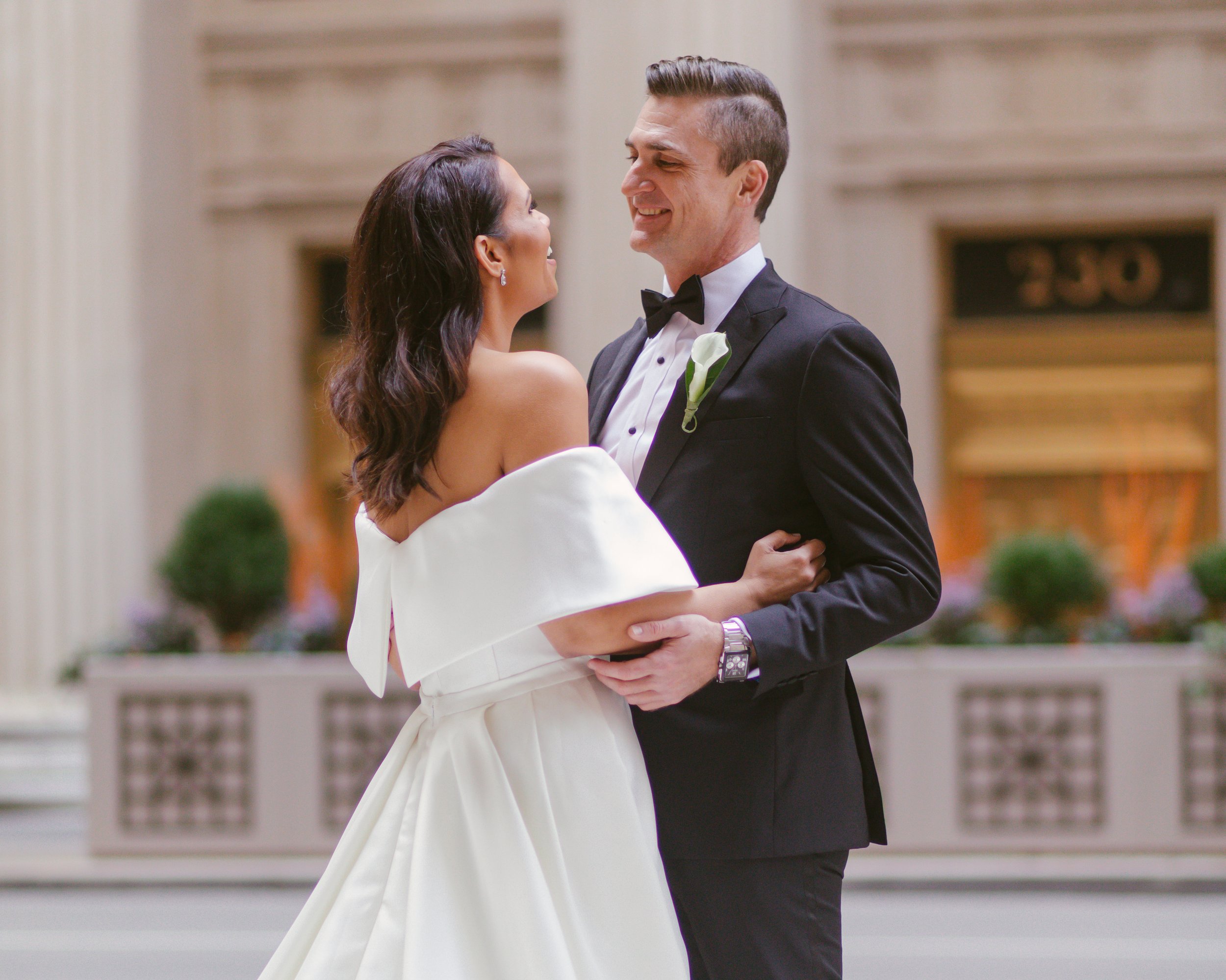 Chicago Wedding Photographer (Union League Club and Federal Reserve Bank Elegant Couples photo shoot)-180.jpg