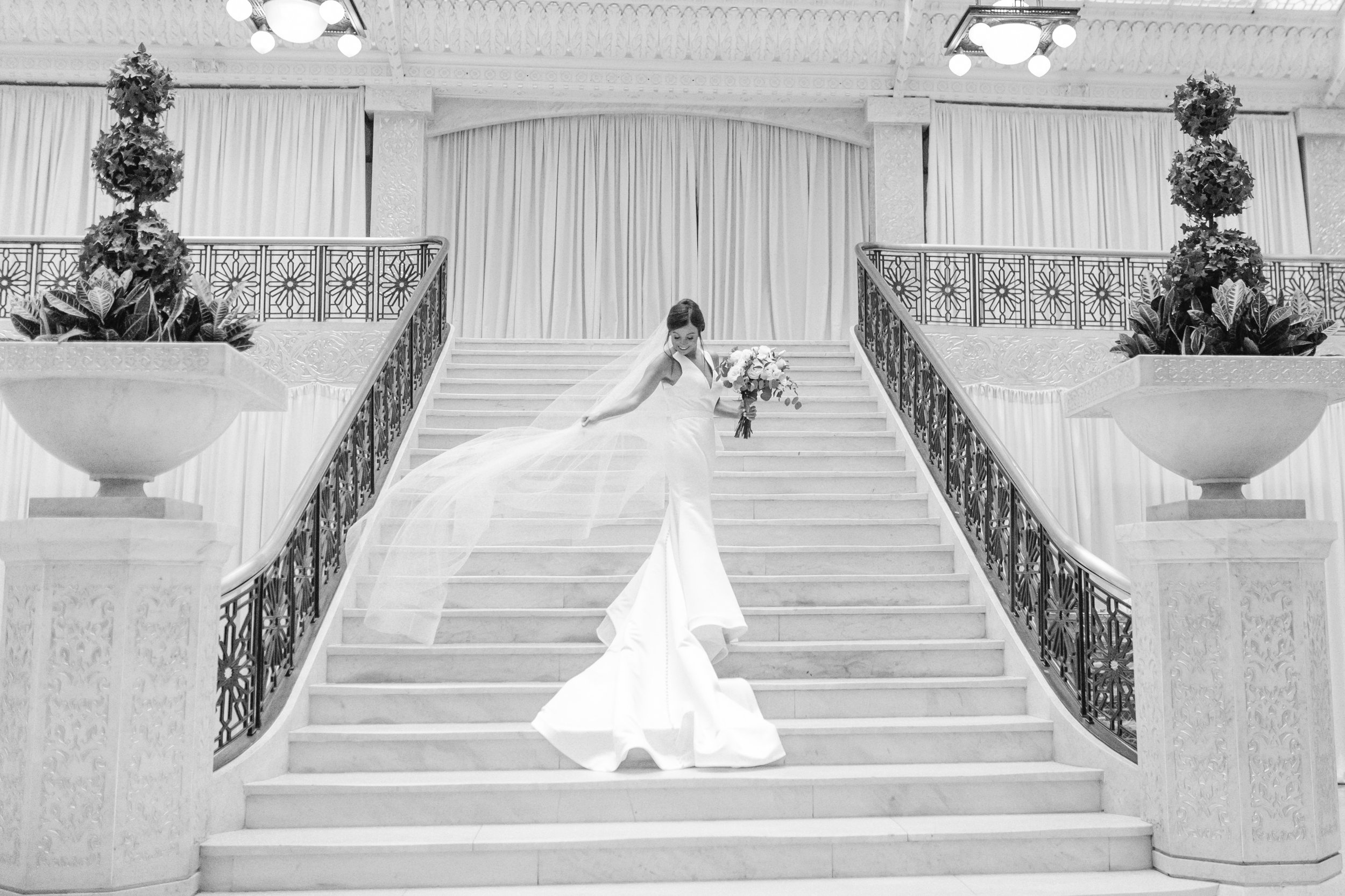 Chicago Wedding Photographer (Rookery Building 07)-17.jpg